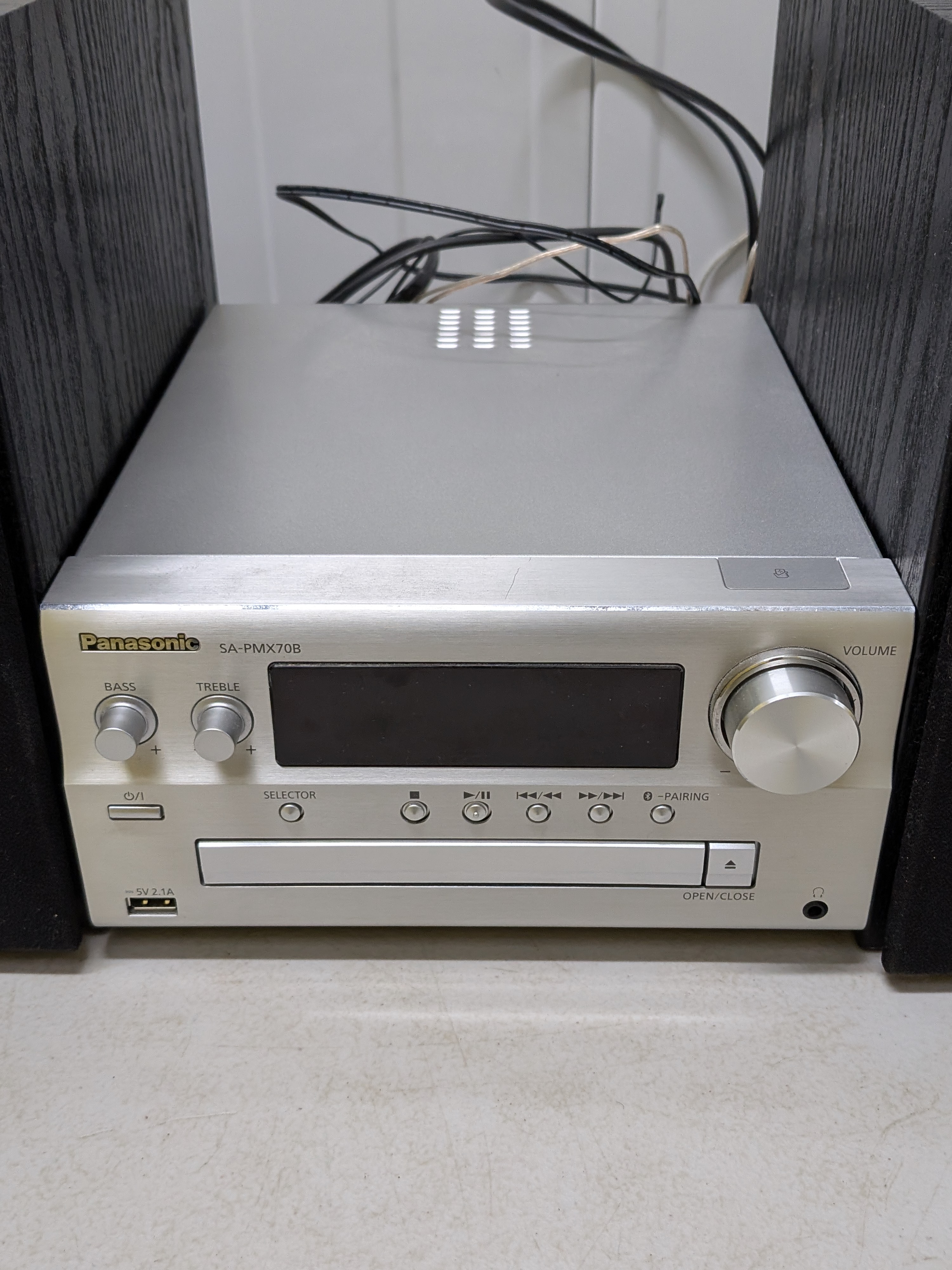 Panasonic SA-PMX70B Hi-Fi System with Speakers — Lot 053, photograph 3