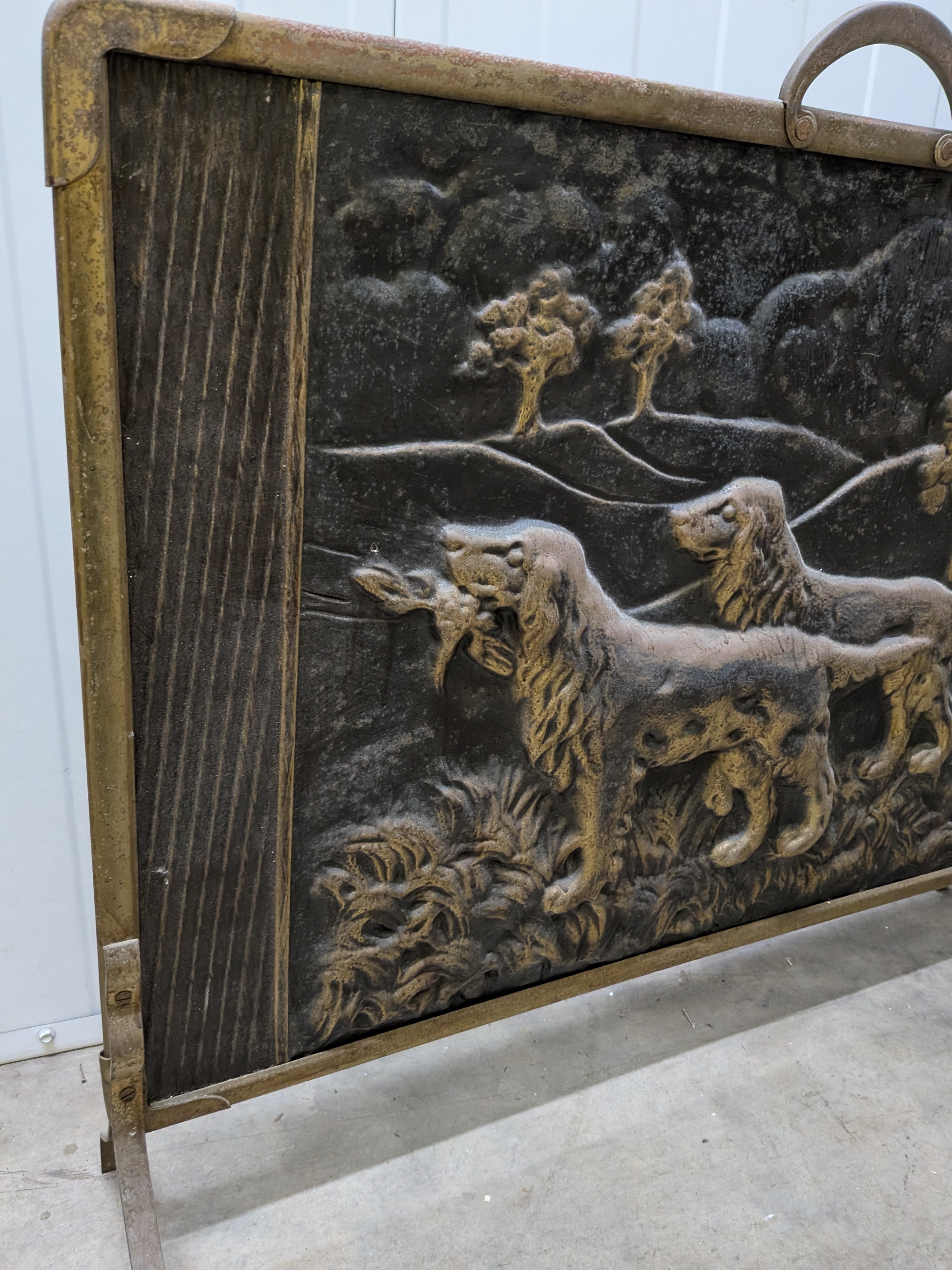 Antique Gilt Cast Iron Fireplace Screen with Hunting Dog Relief — Lot 054, photograph 3