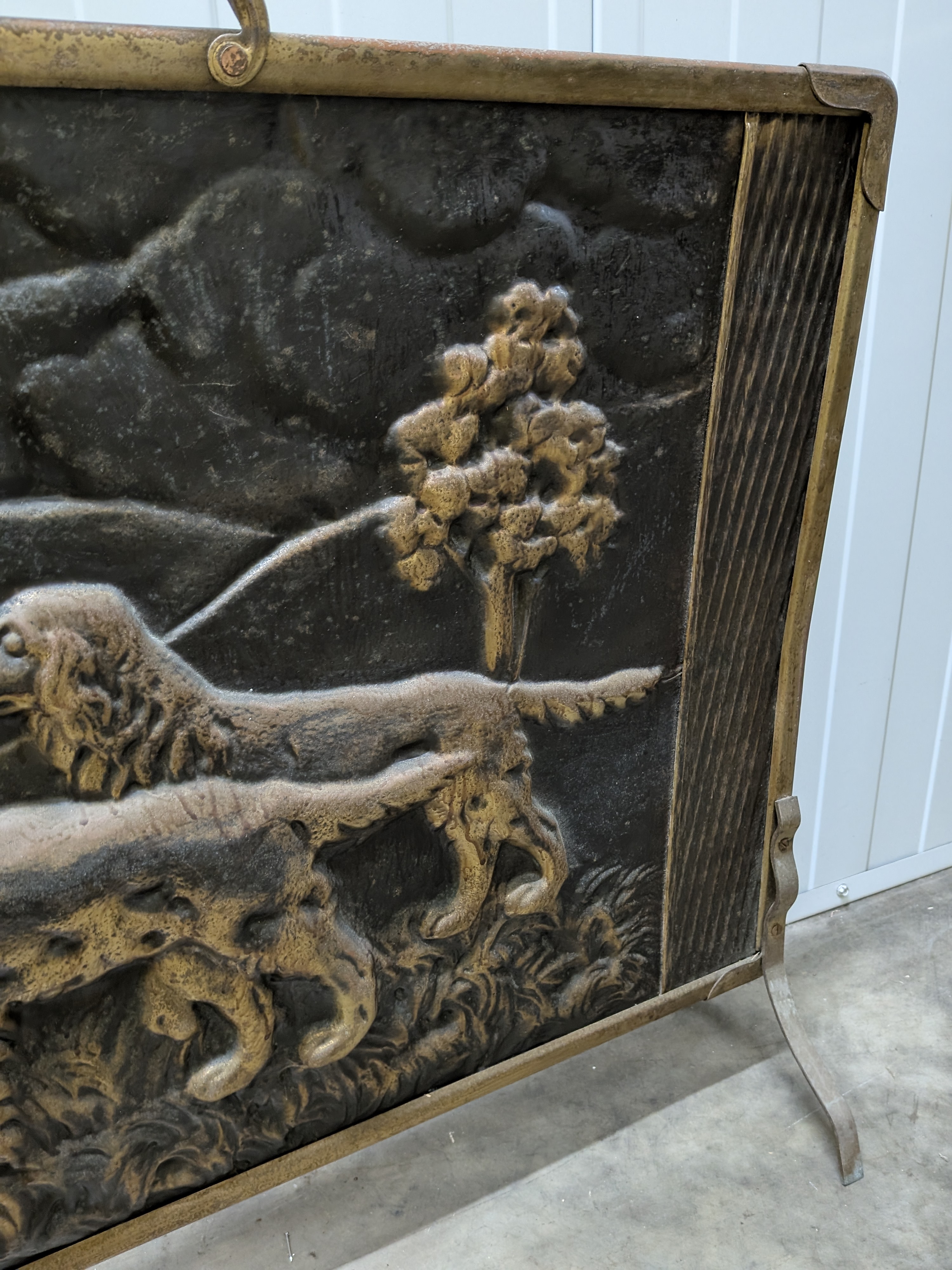Antique Gilt Cast Iron Fireplace Screen with Hunting Dog Relief — Lot 054, photograph 4