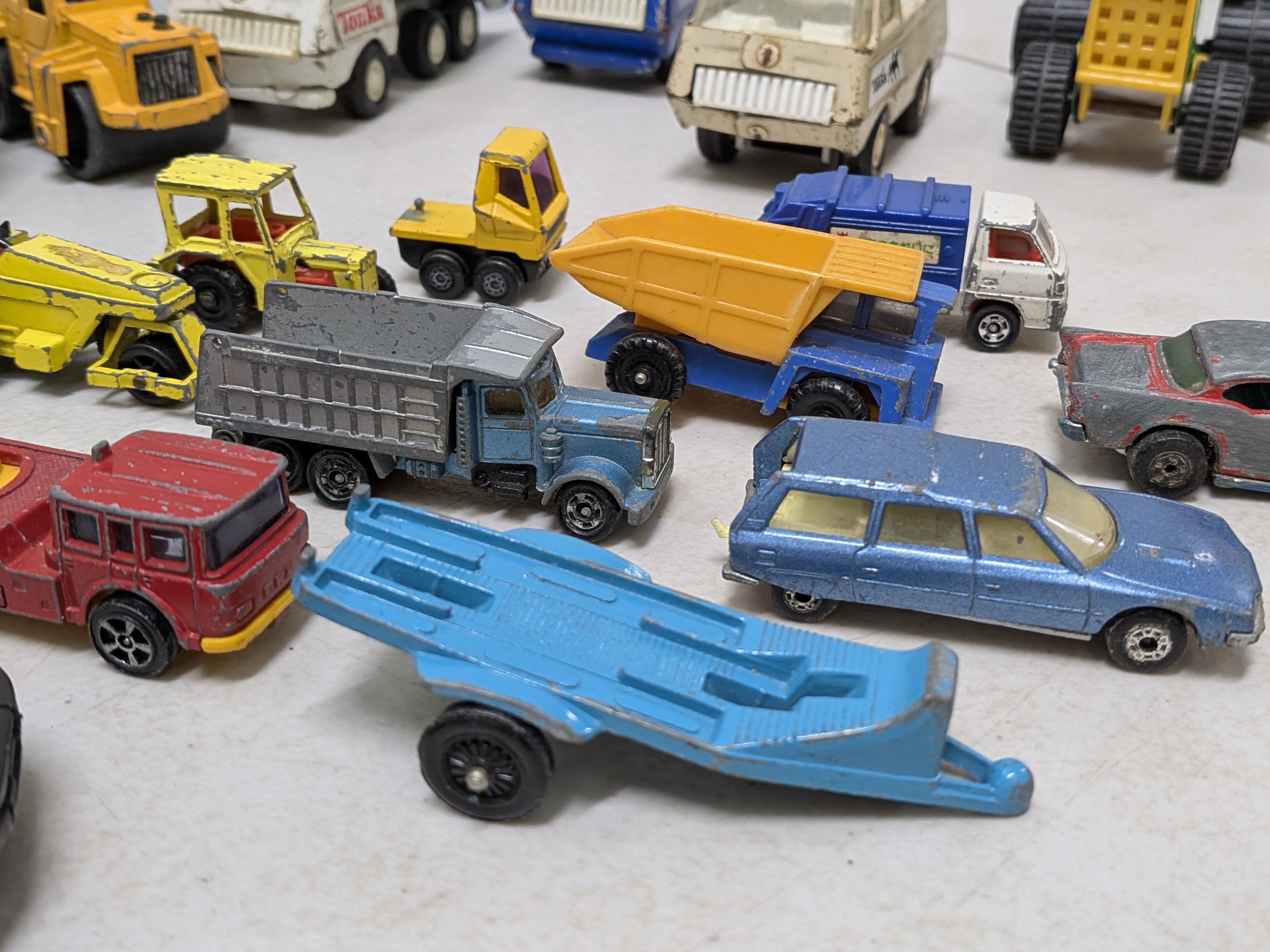 Collection of Assorted Vintage Die-Cast Toy Vehicles inccl. TONKA; Matchbox; Ferrari & More... — Lot 055, photograph 3