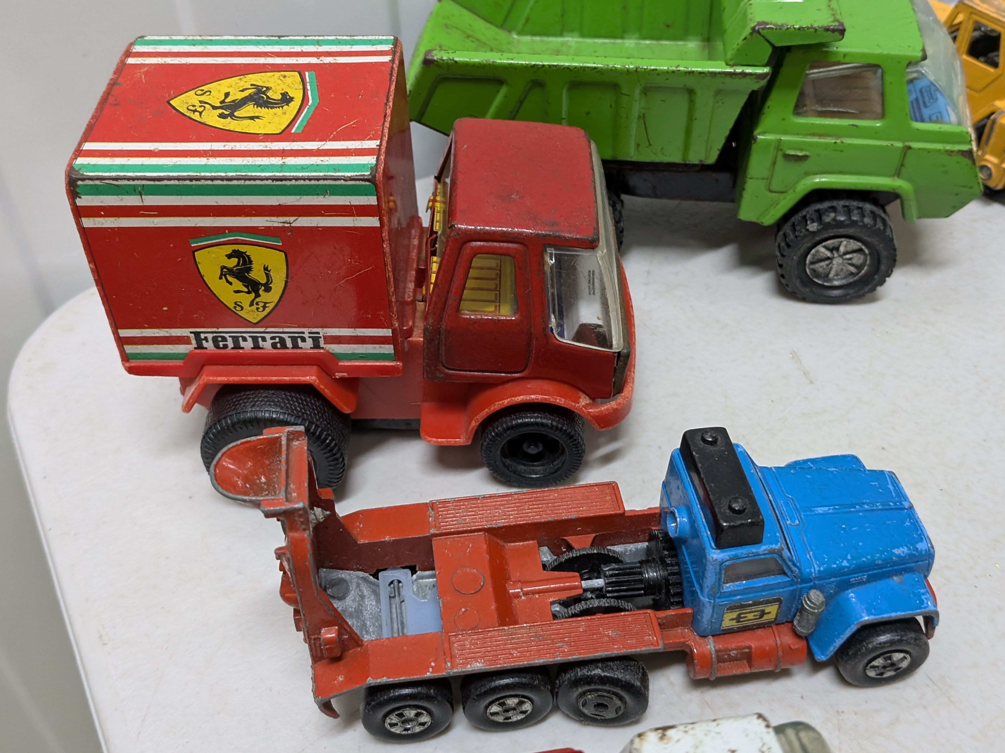 Collection of Assorted Vintage Die-Cast Toy Vehicles inccl. TONKA; Matchbox; Ferrari & More... — Lot 055, photograph 6