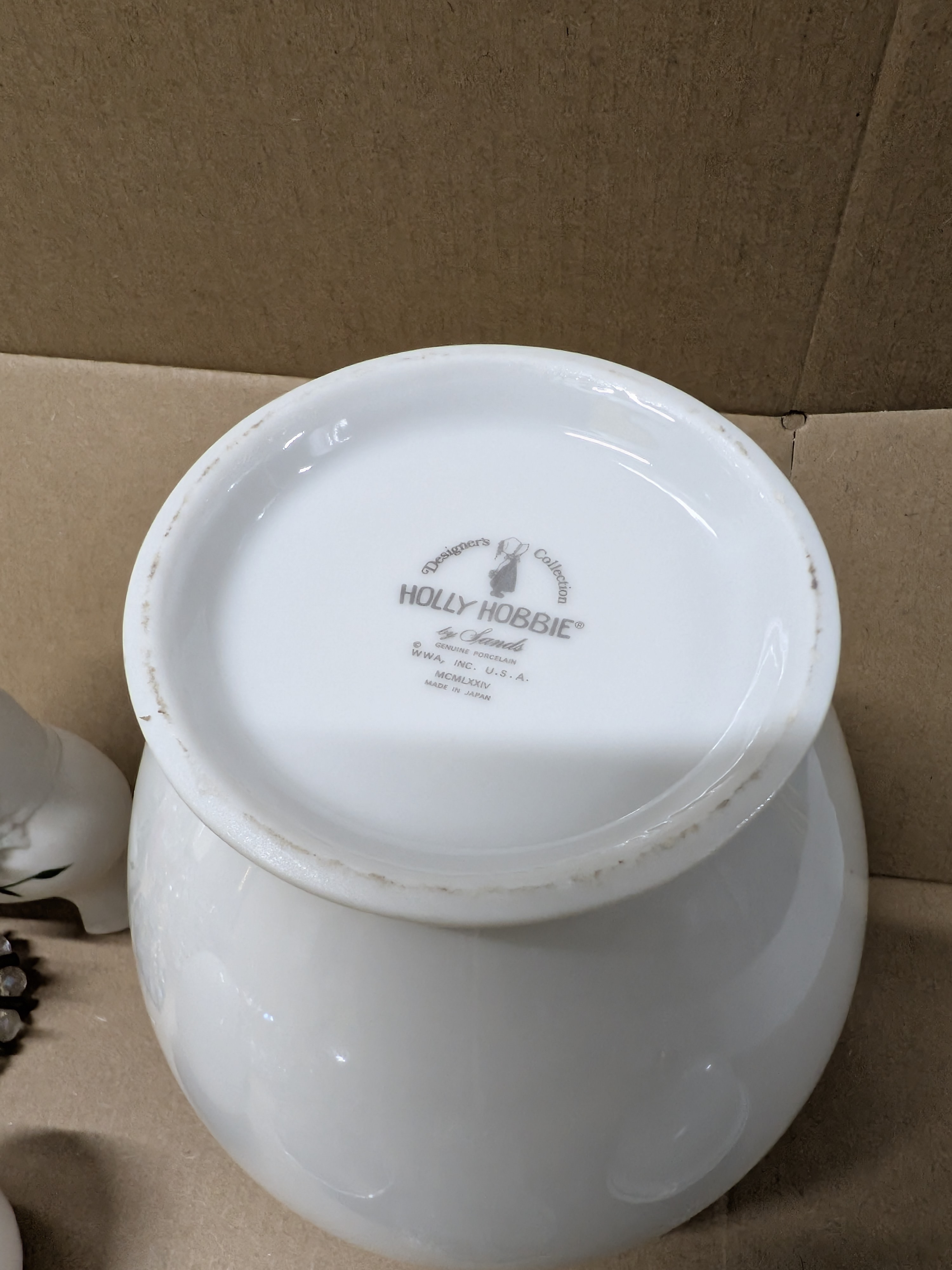 Lot of Decorative Ornamental Sundries — Lot 056, photograph 3