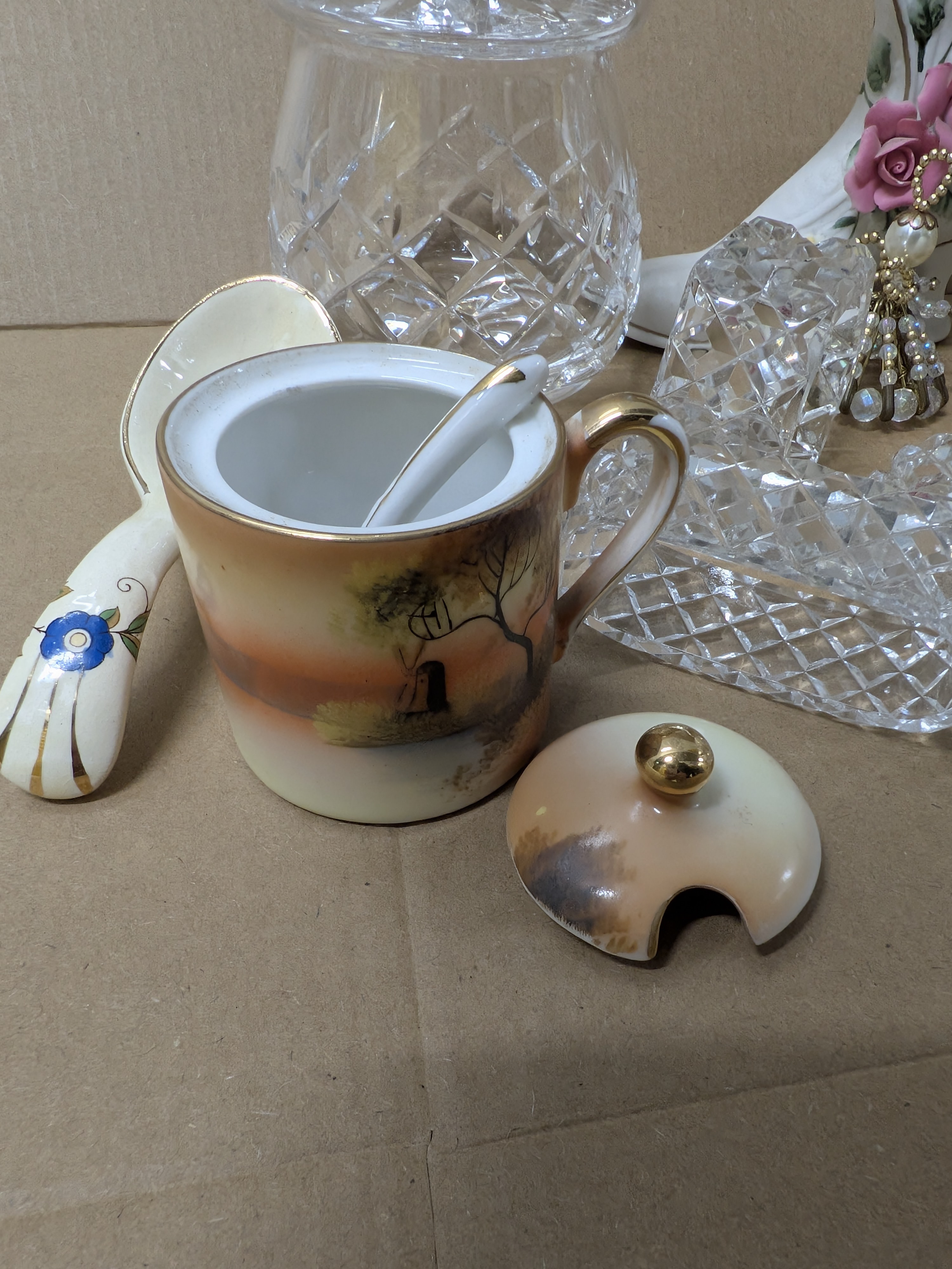Lot of Decorative Ornamental Sundries — Lot 056, photograph 4