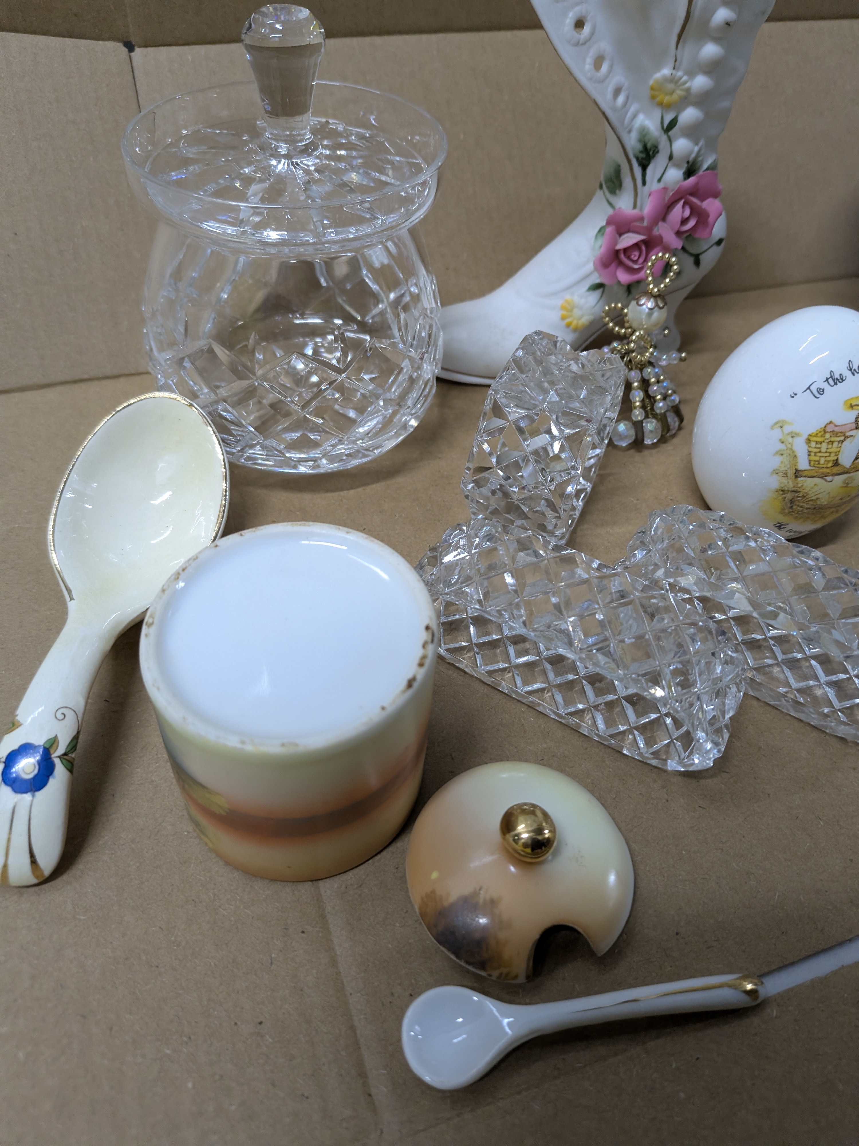 Lot of Decorative Ornamental Sundries — Lot 056, photograph 5