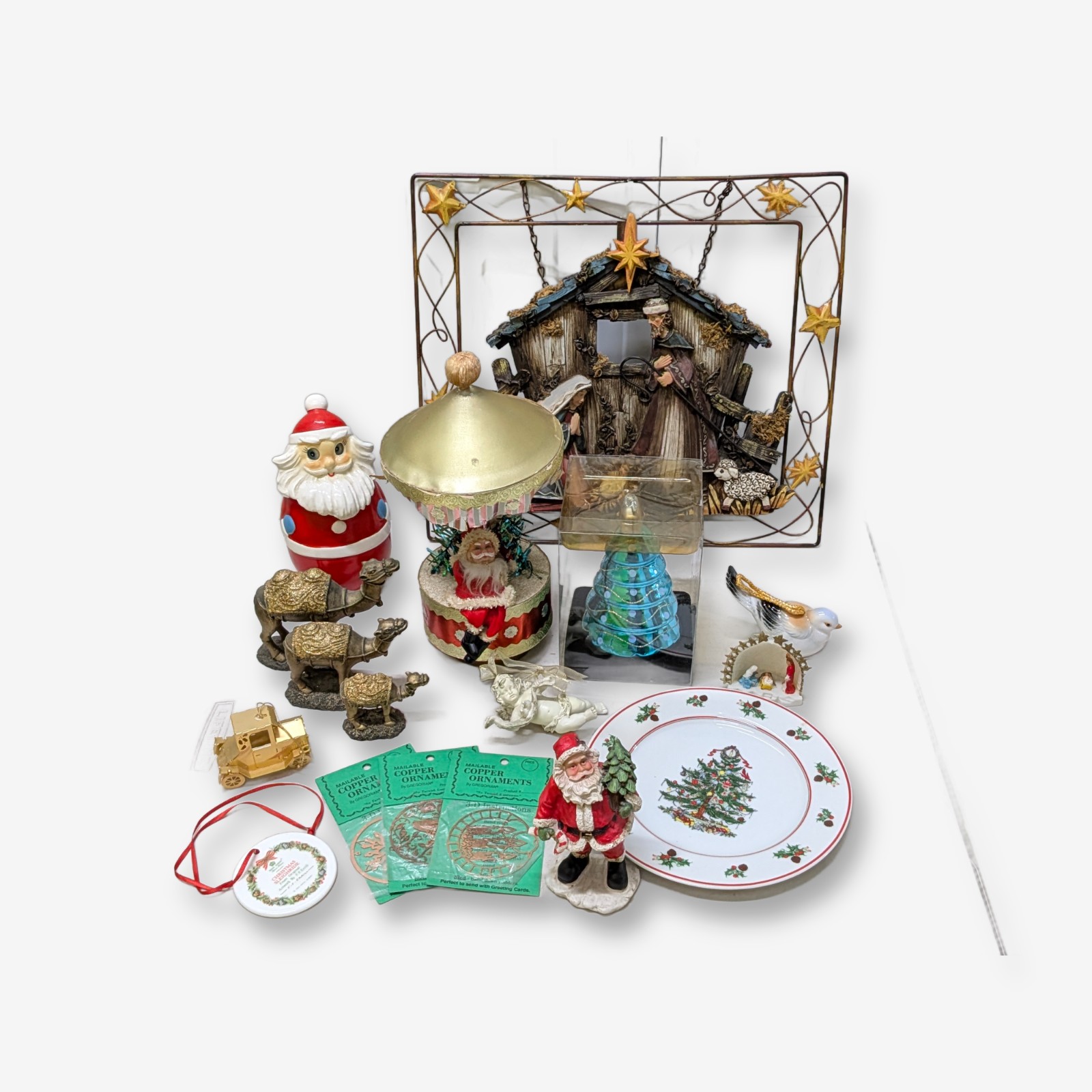 Lot of Assorted Christmas Decorative Sundries — Lot 058