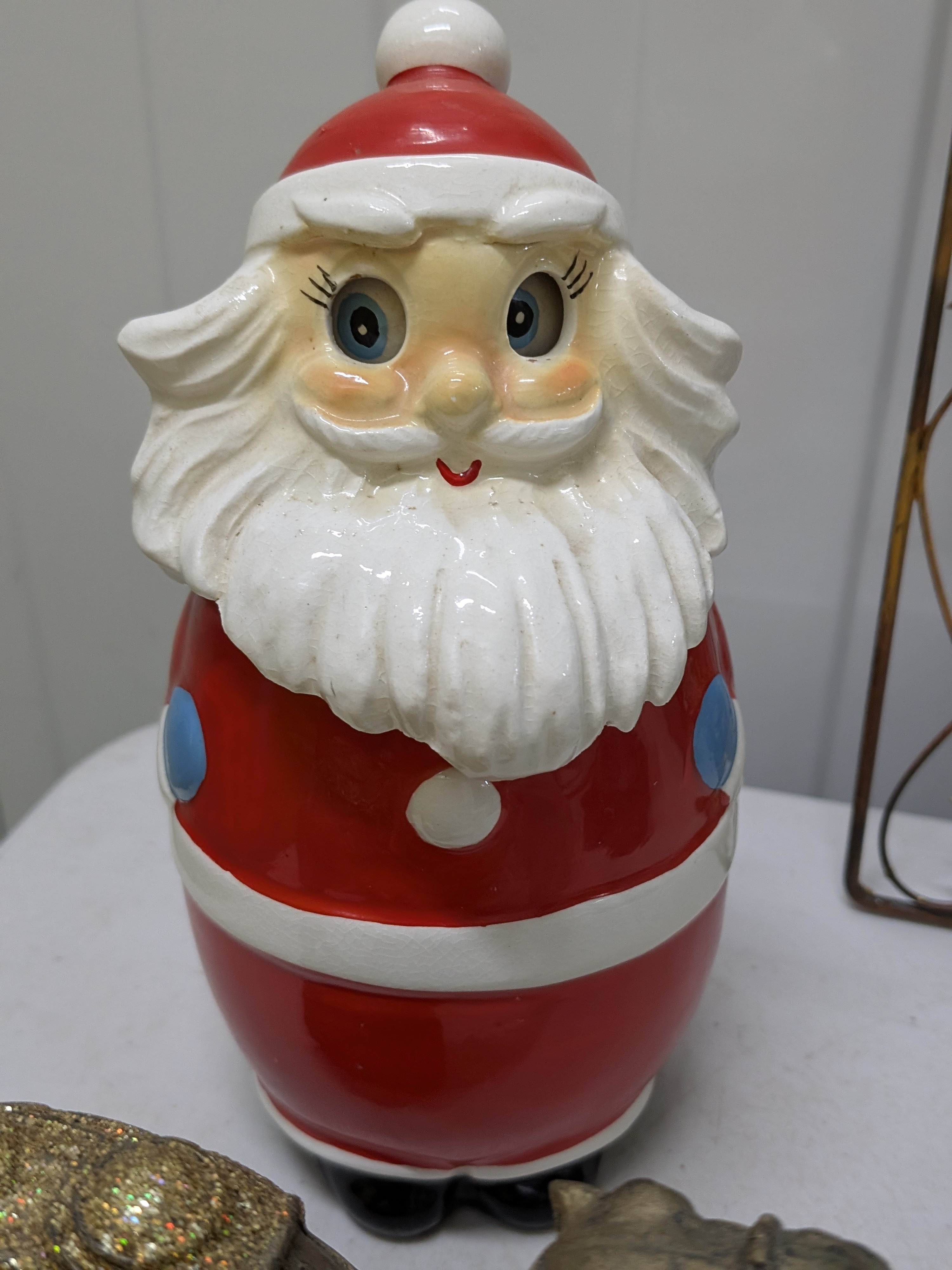 Lot of Assorted Christmas Decorative Sundries — Lot 058, photograph 4
