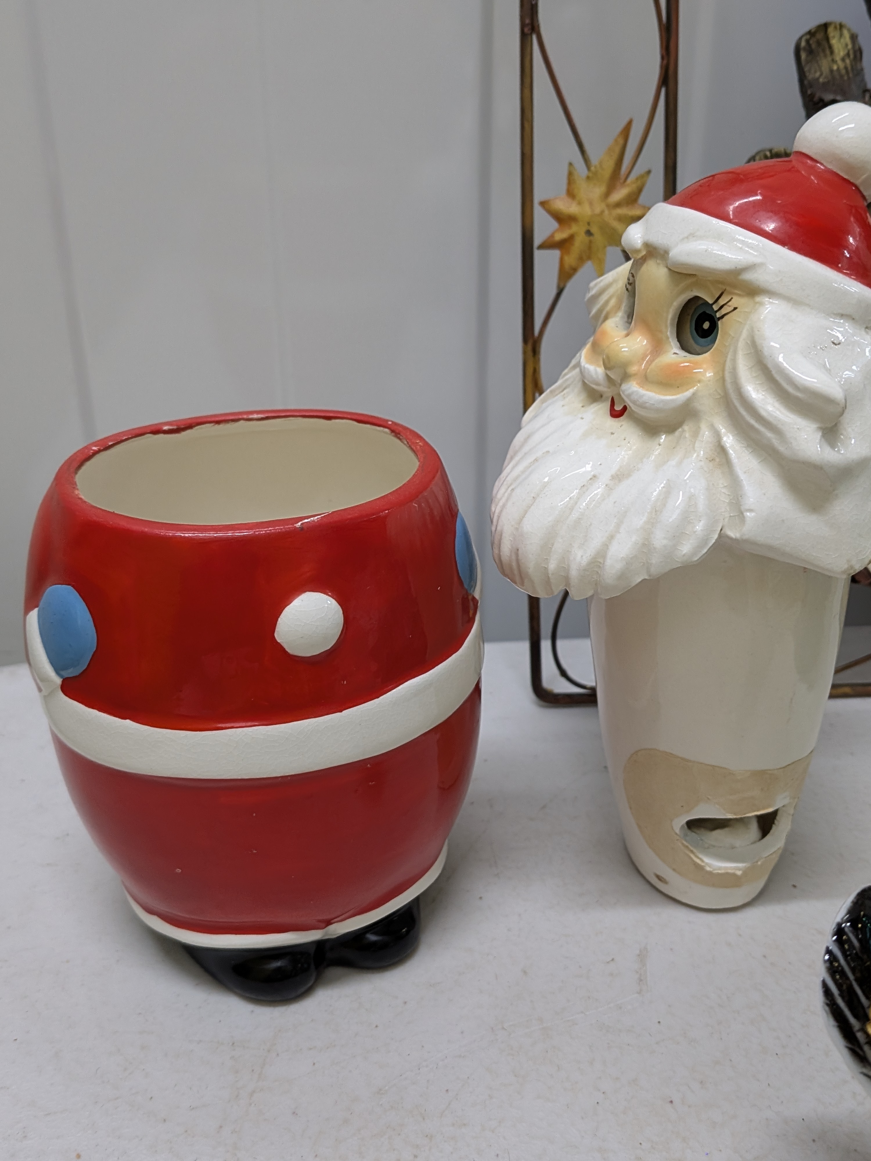 Lot of Assorted Christmas Decorative Sundries — Lot 058, photograph 5