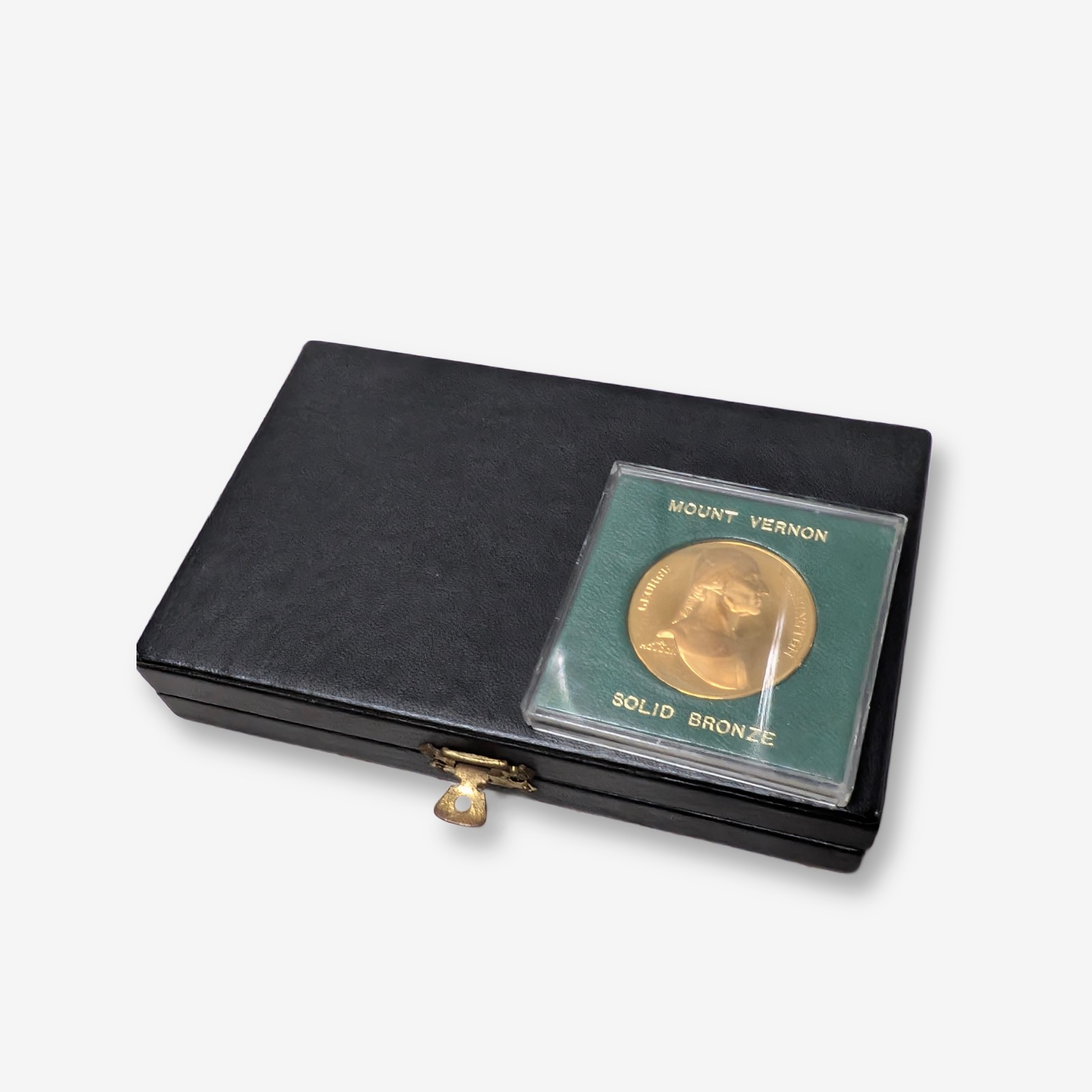 Lot of Commemorative Medallions and Assorted Coins in Presentation Cases — Lot 061
