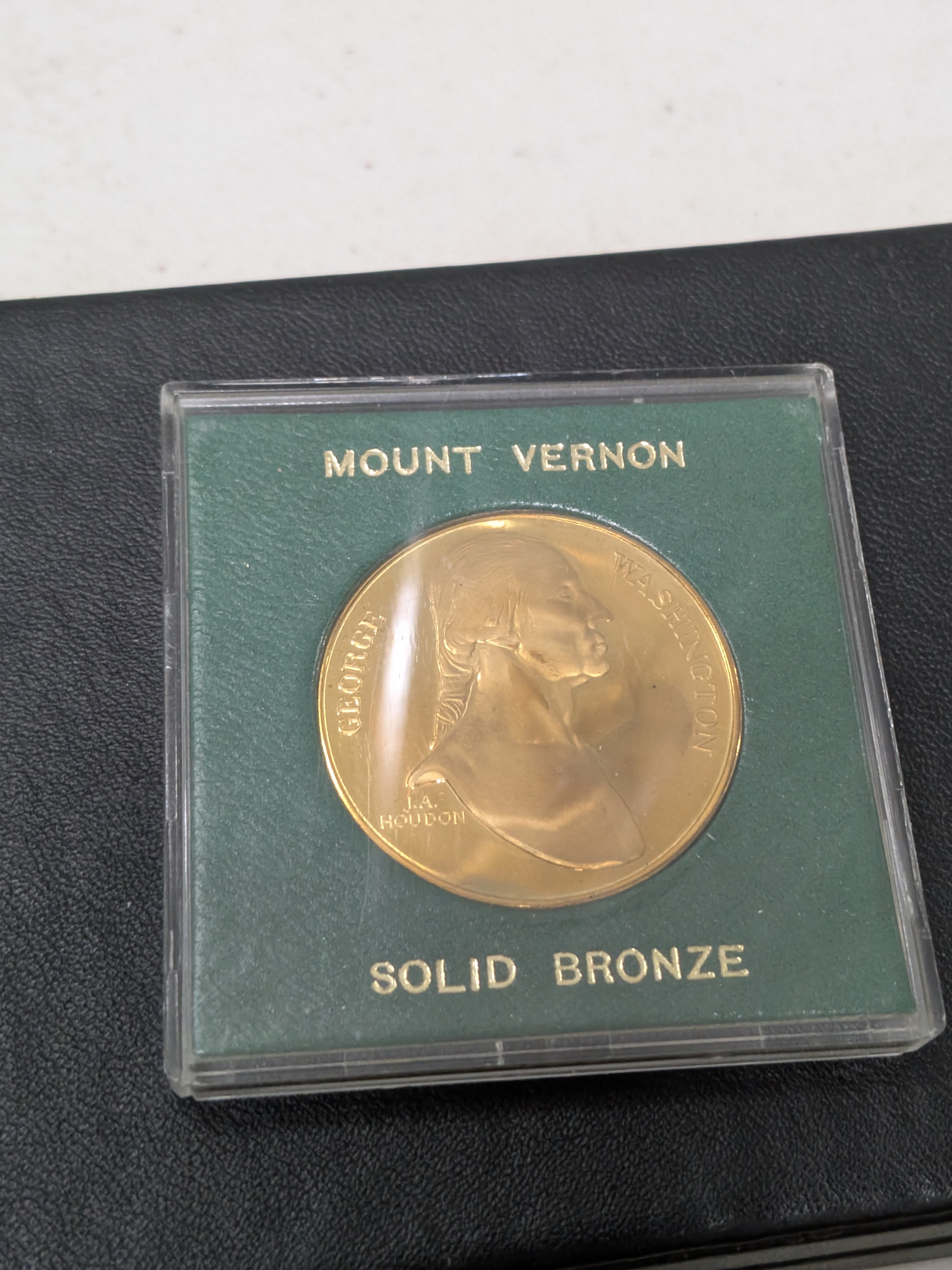 Lot of Commemorative Medallions and Assorted Coins in Presentation Cases — Lot 061, photograph 2