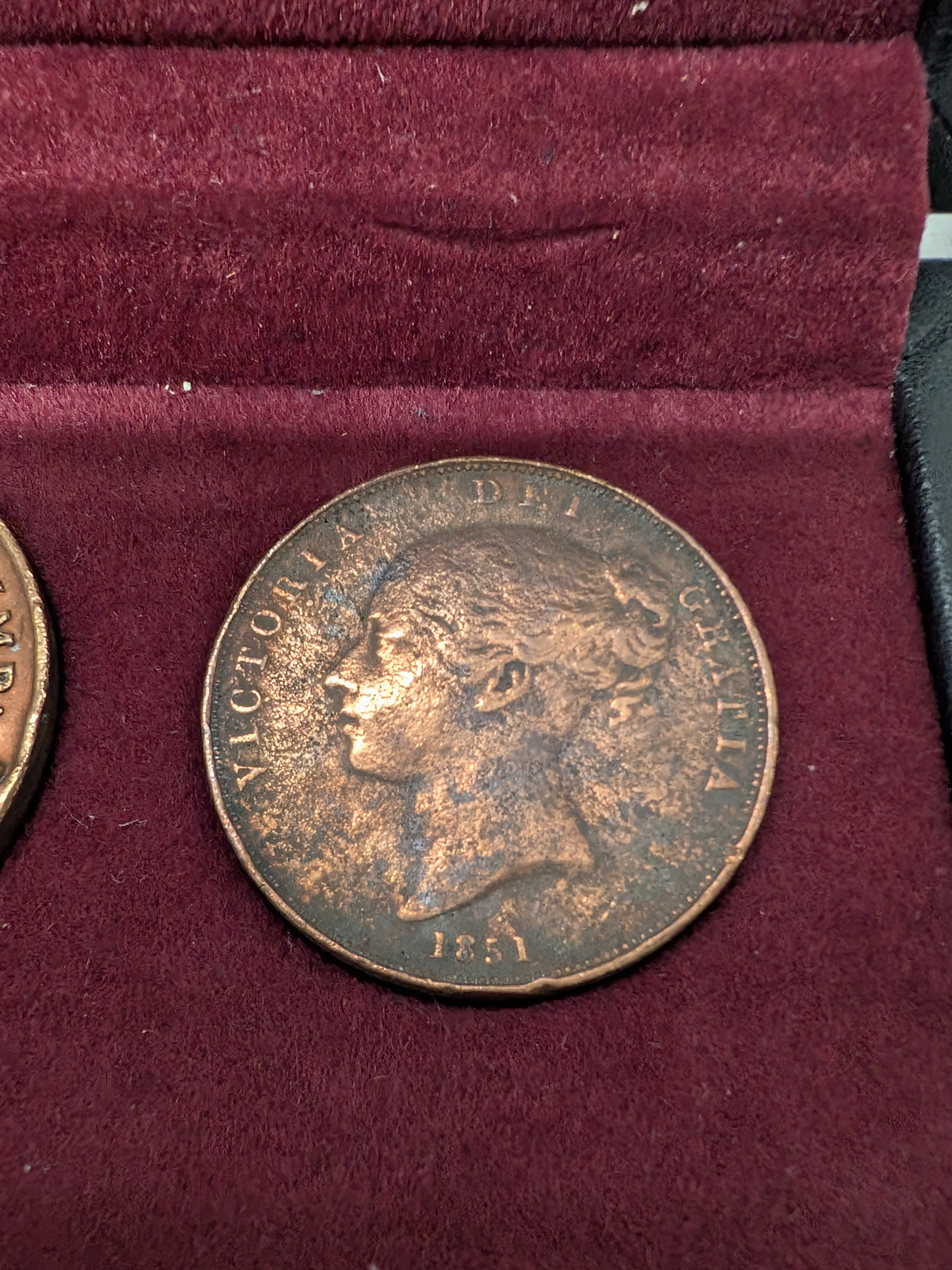 Collection of Australian Commemorative Medallions and Coin in Presentation Box — Lot 062, photograph 7