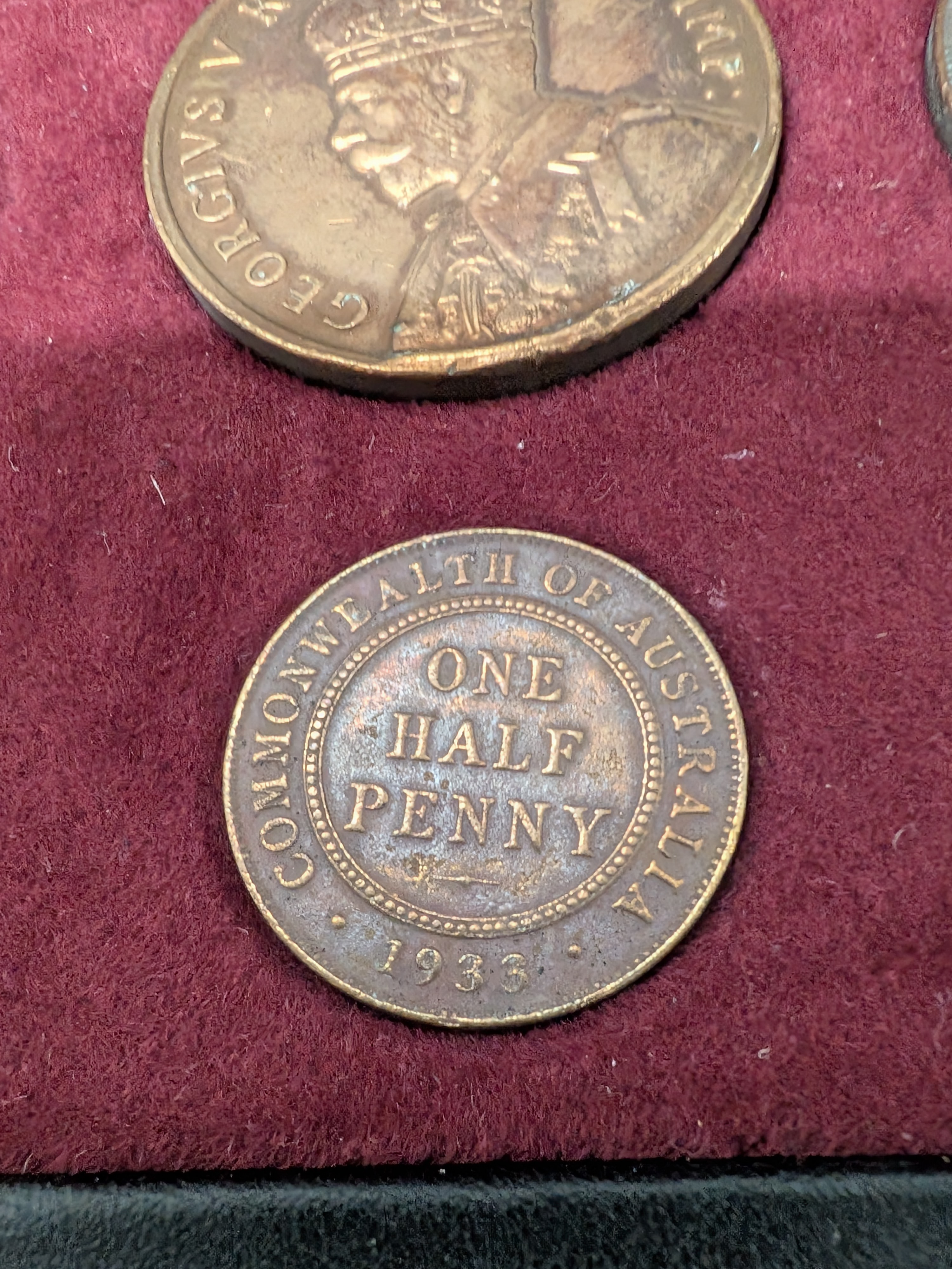 Collection of Australian Commemorative Medallions and Coin in Presentation Box — Lot 062, photograph 8