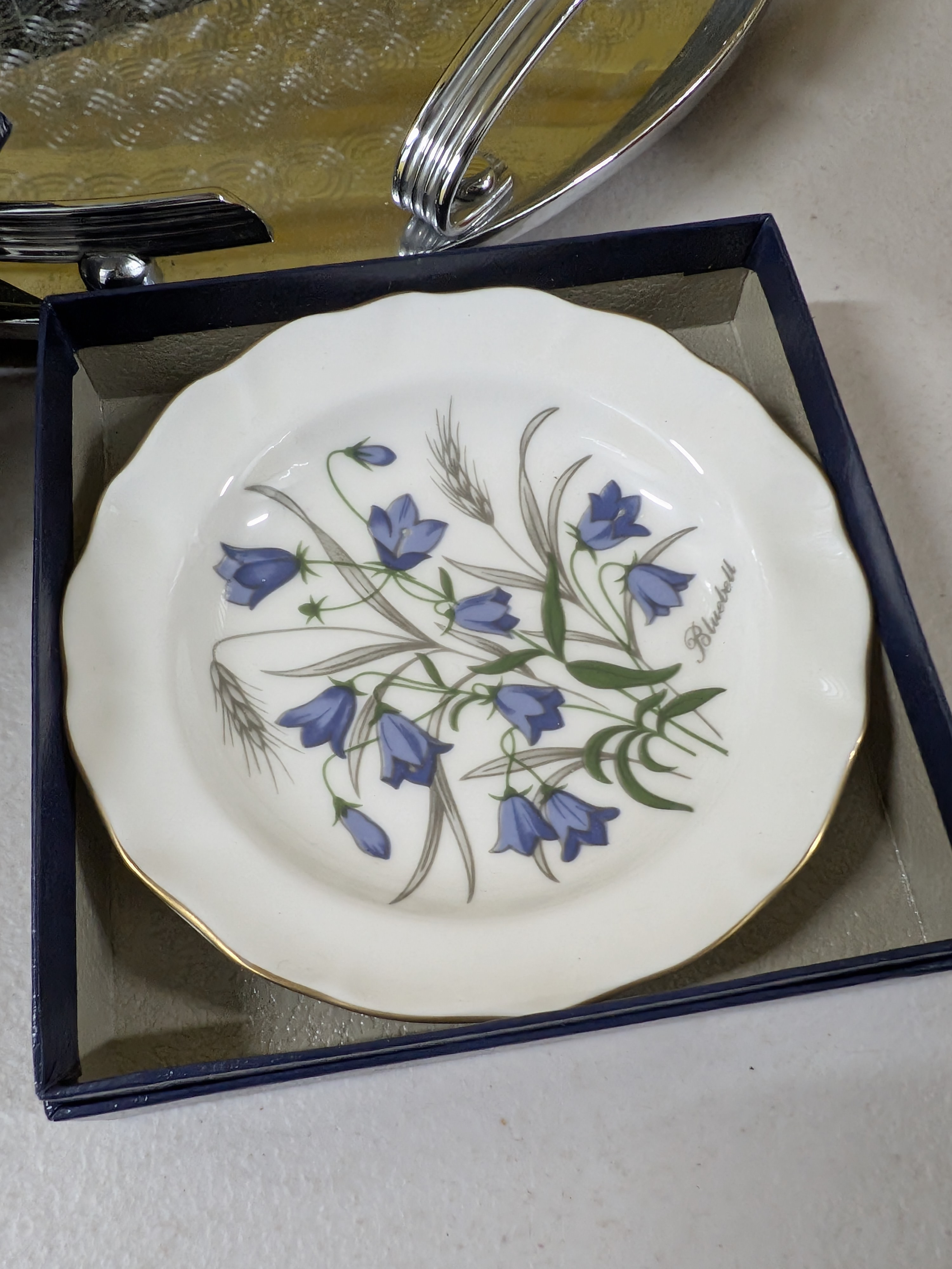 Vintage Silver Plated Homewares and Decorative Bone China Plates Sundries Lot — Lot 063, photograph 4