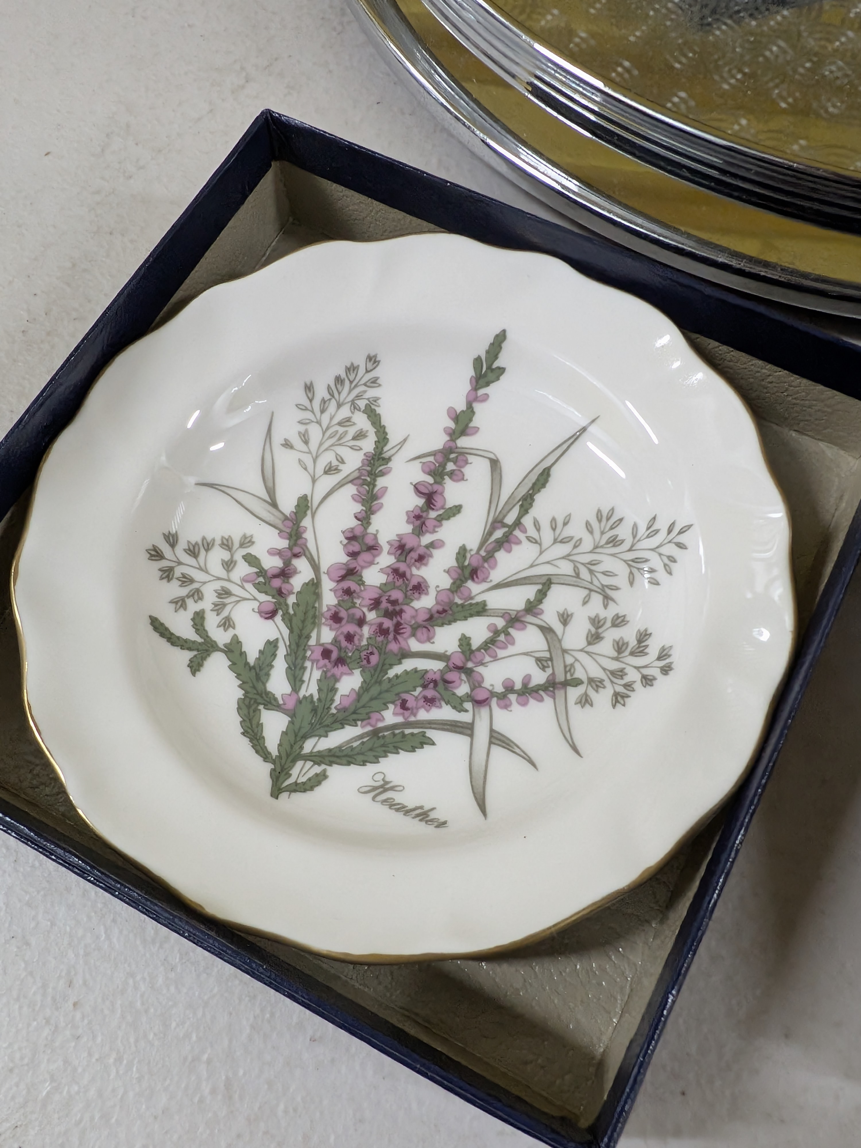 Vintage Silver Plated Homewares and Decorative Bone China Plates Sundries Lot — Lot 063, photograph 6
