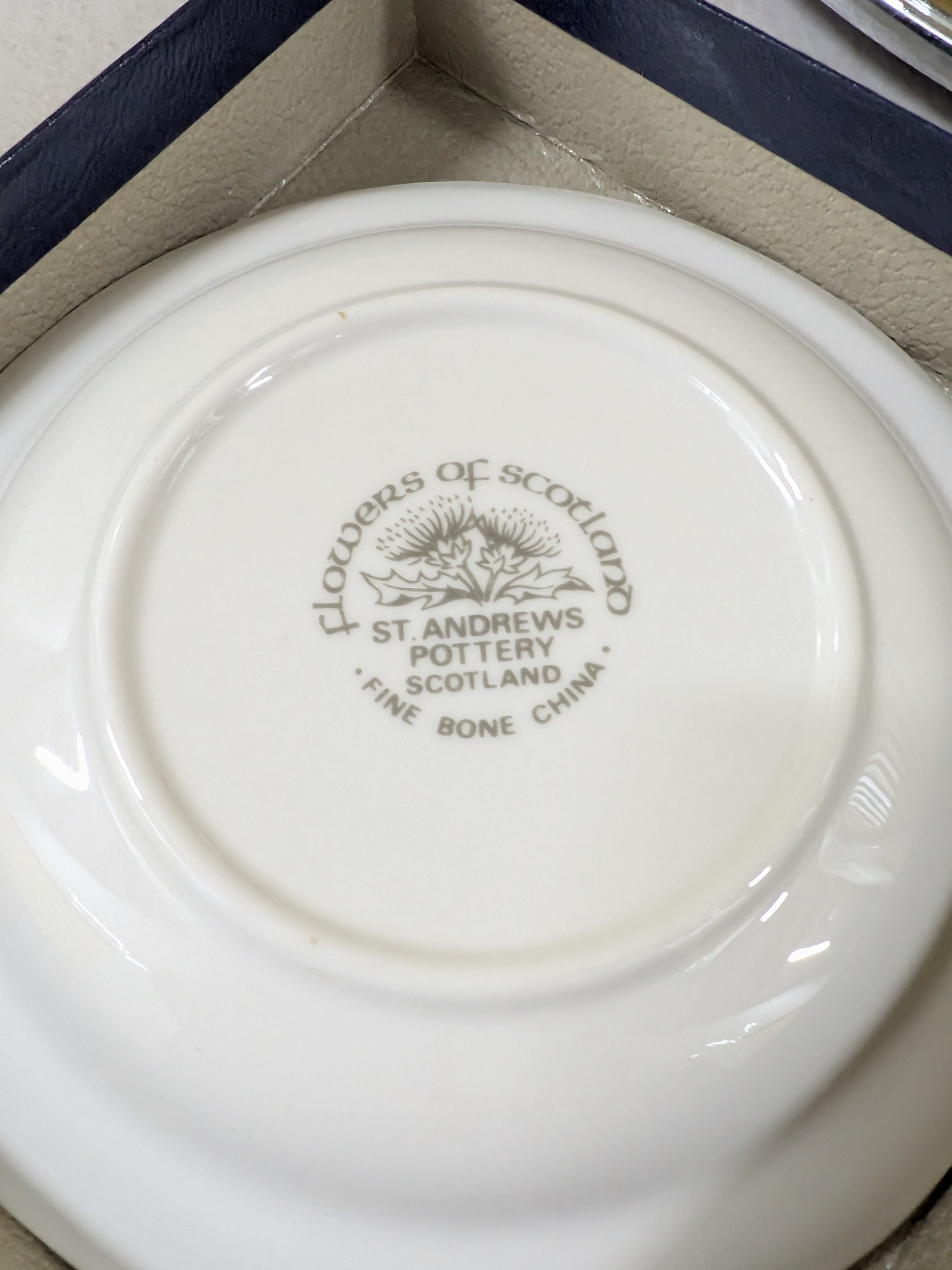 Vintage Silver Plated Homewares and Decorative Bone China Plates Sundries Lot — Lot 063, photograph 7