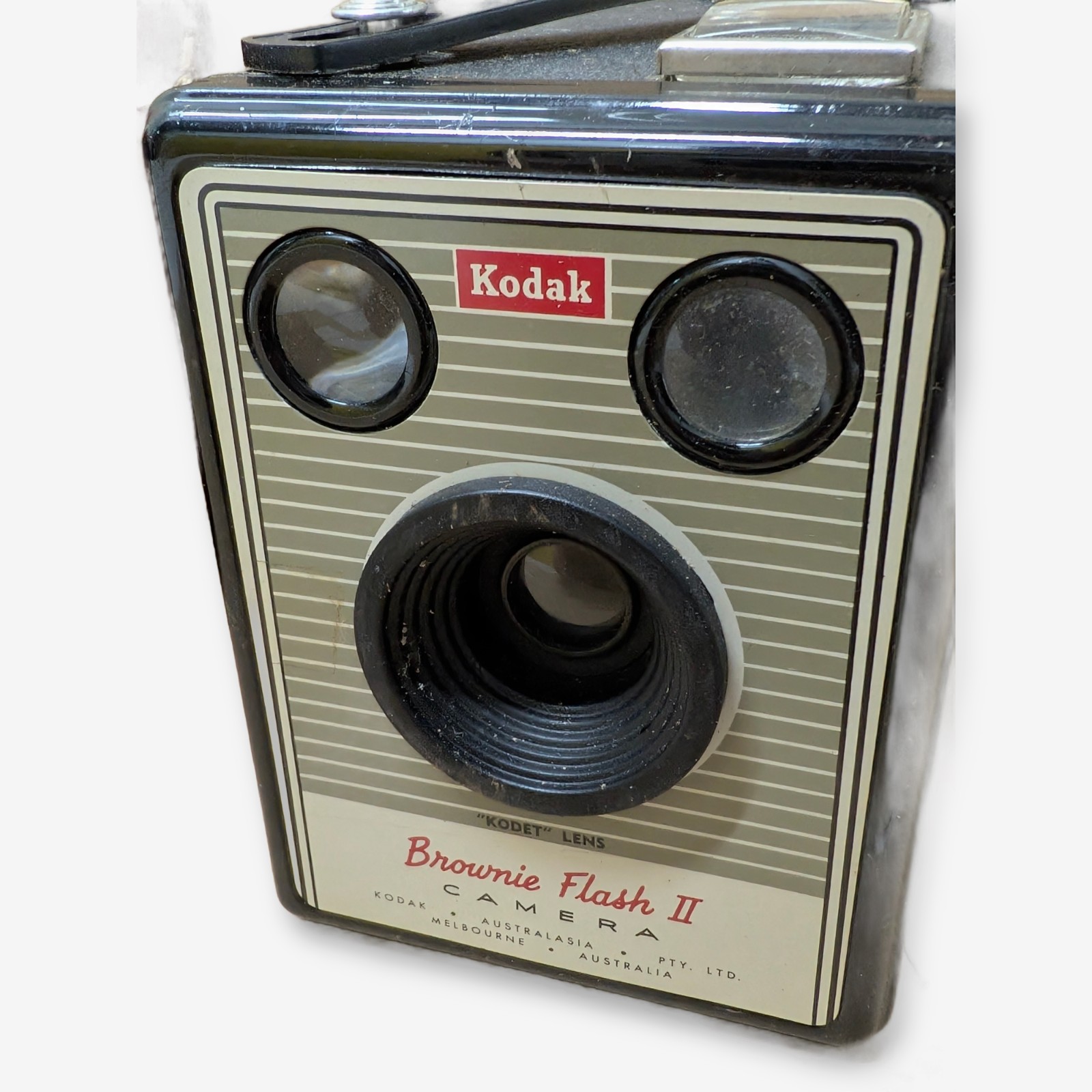 Vintage Kodak Brownie Flash II Camera with Leather Case — Lot 069, photograph 8