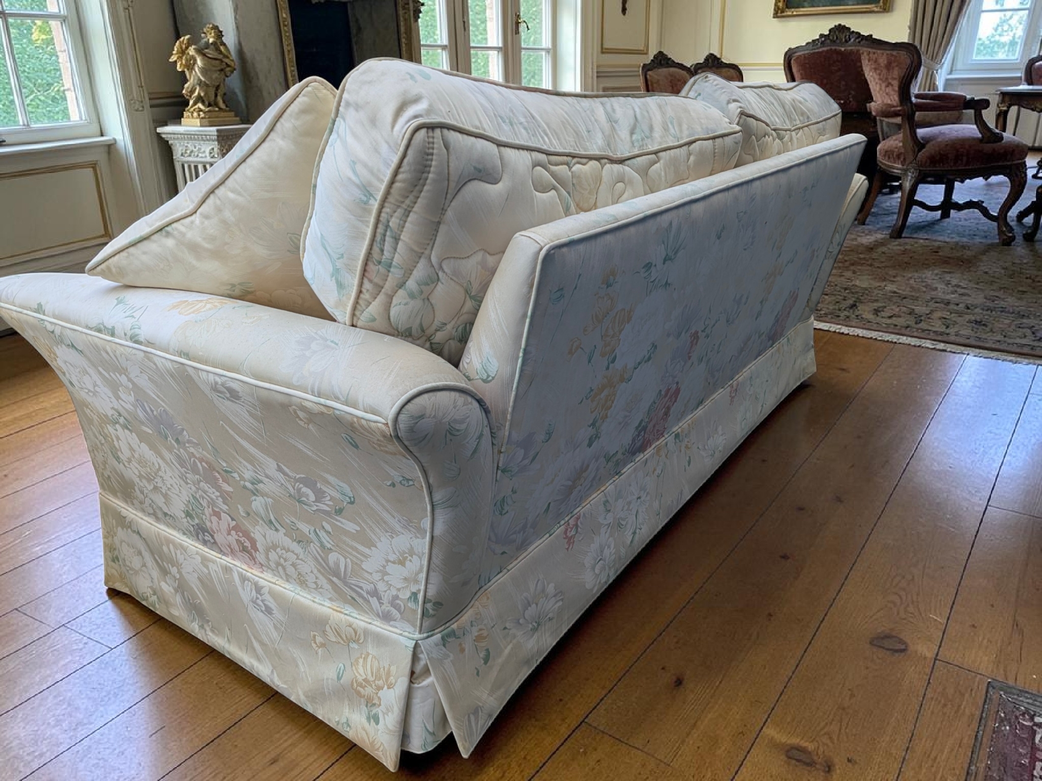 Four-Piece Vintage MORAN OF MELBOURNE Floral Upholstered Lounge Suite, Australian Made — Lot 007, photograph 4