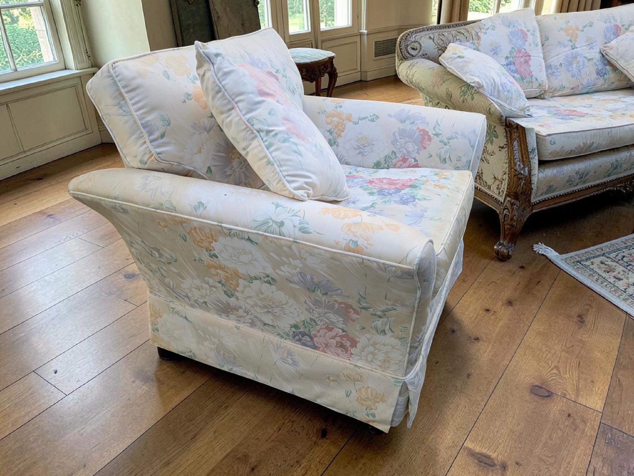 Four-Piece Vintage MORAN OF MELBOURNE Floral Upholstered Lounge Suite, Australian Made — Lot 007, photograph 5