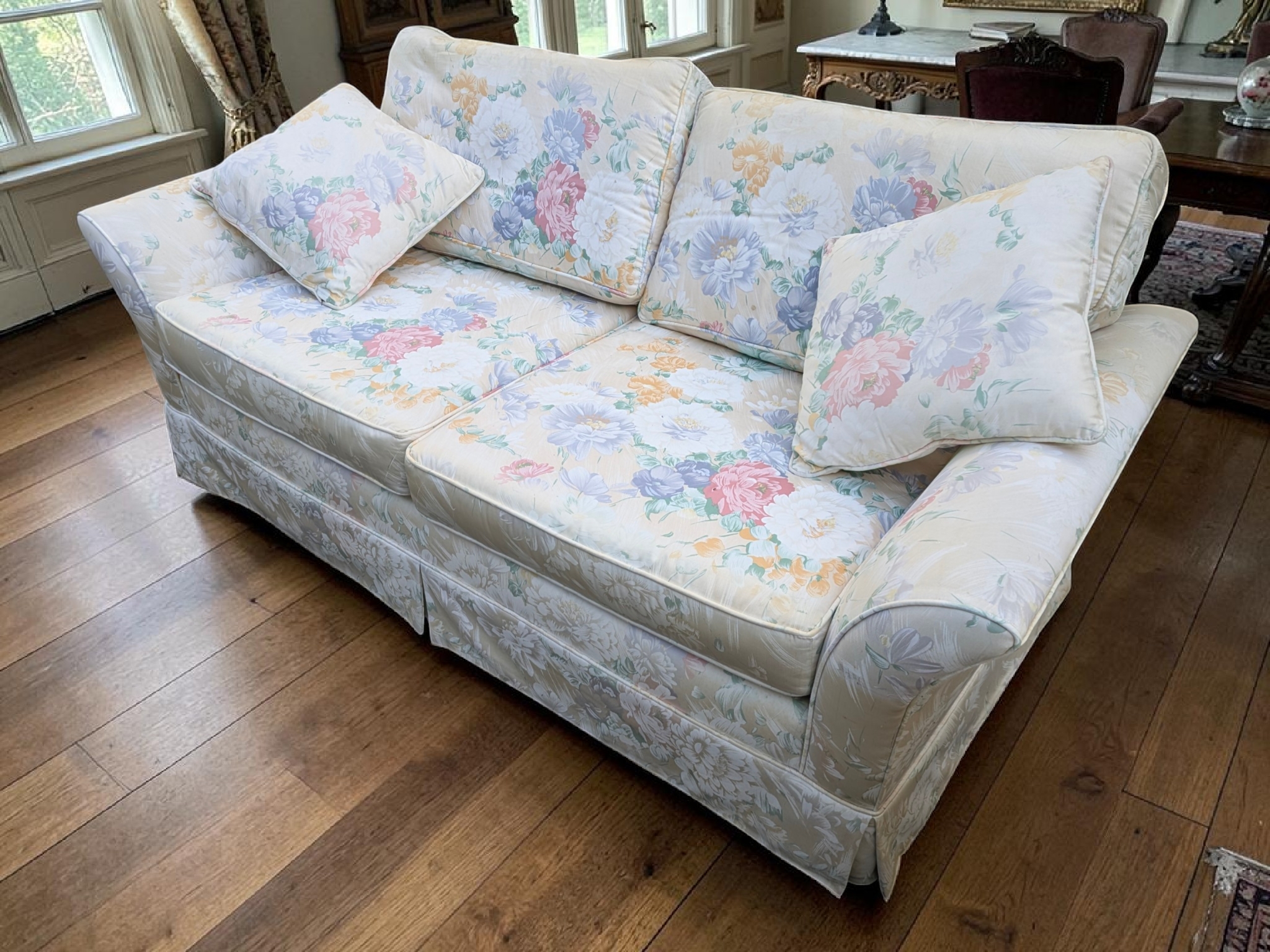 Four-Piece Vintage MORAN OF MELBOURNE Floral Upholstered Lounge Suite, Australian Made — Lot 007, photograph 7
