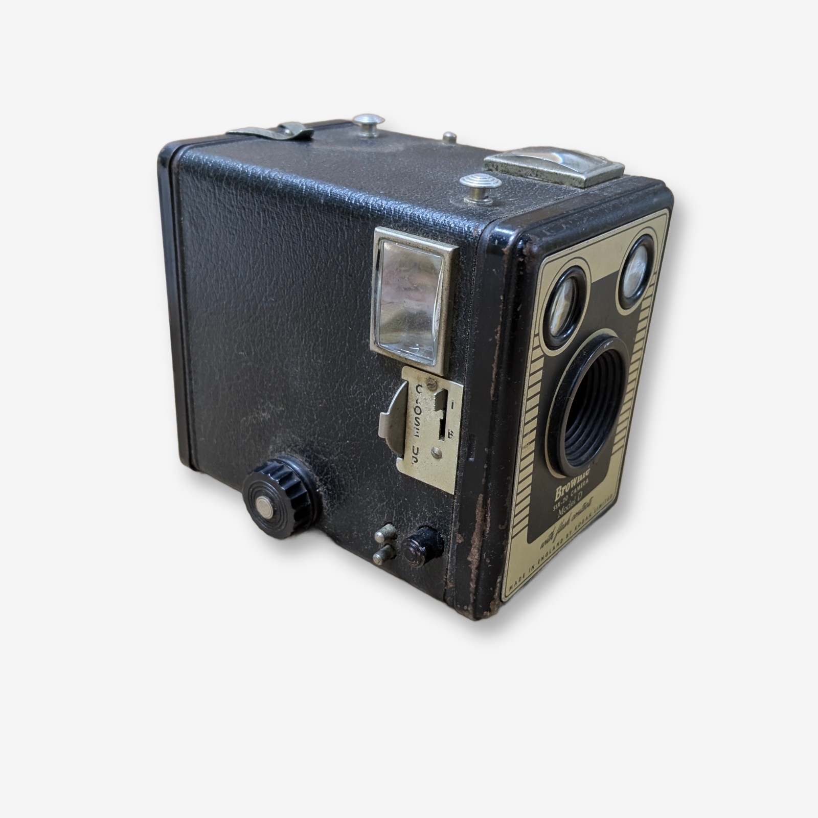 Vintage Kodak Brownie Six-20 Model D Box Camera — Lot 070, photograph 2