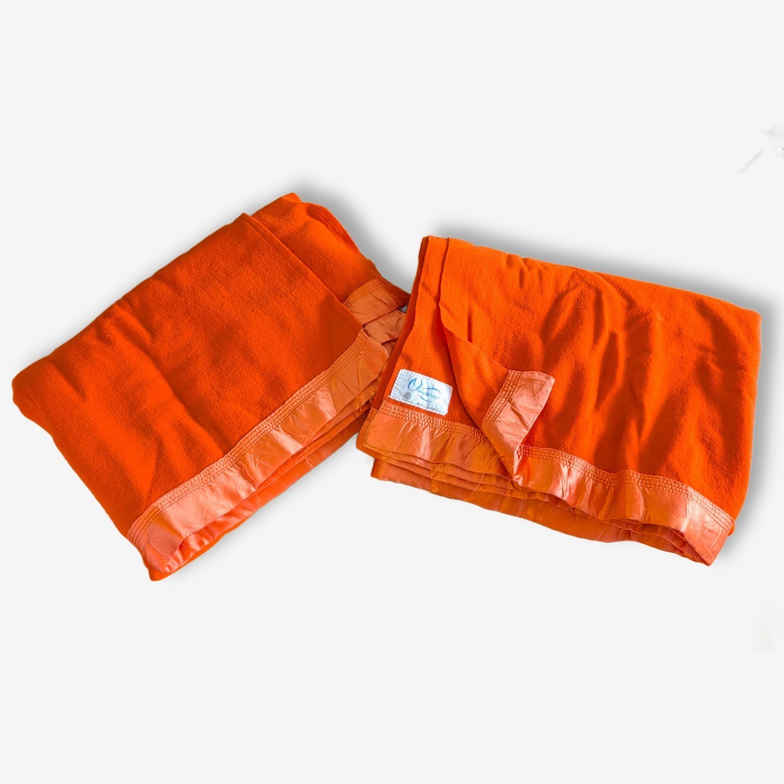 Pair of Vintage Onkaparinga New Wool Blankets, Orange — Lot 073