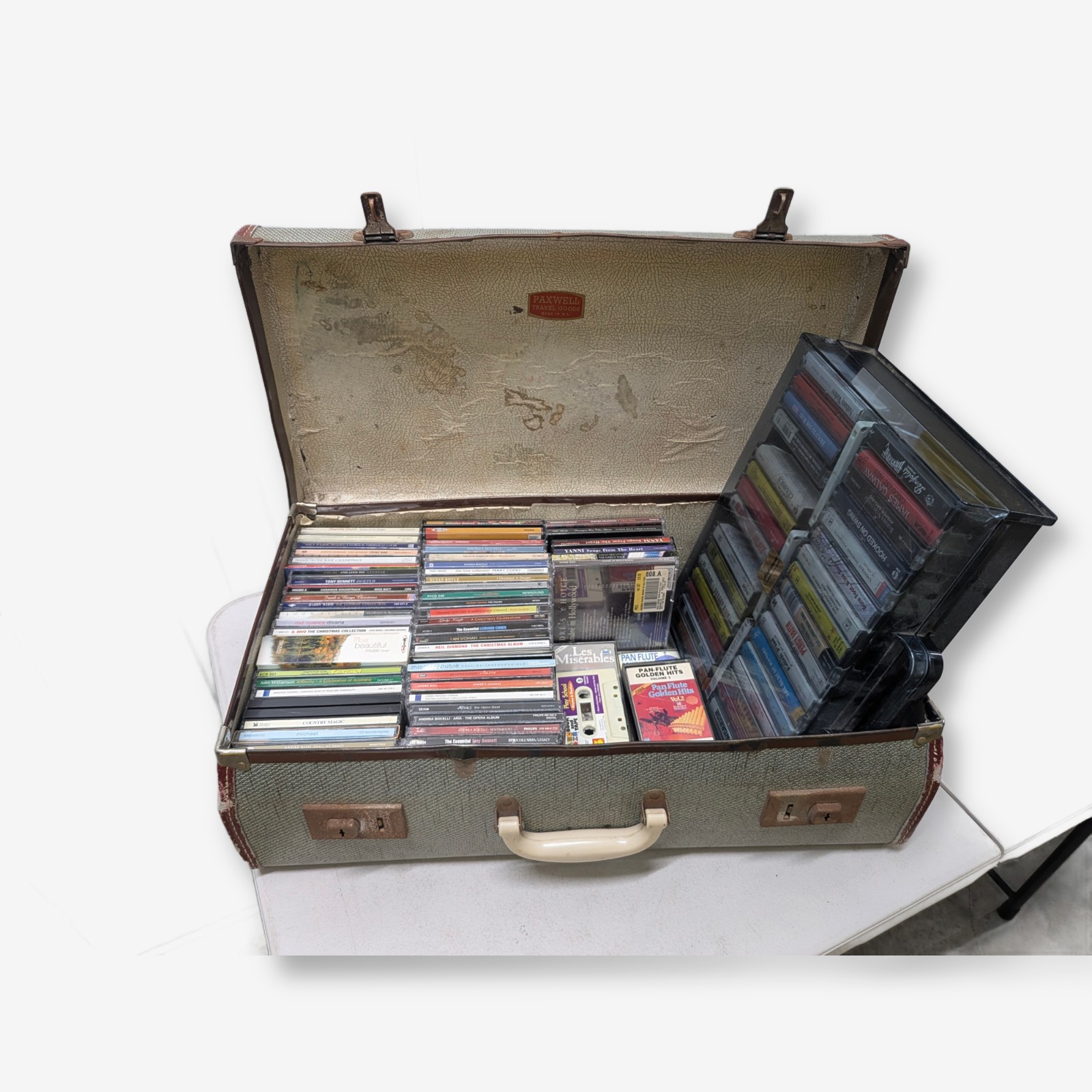 Vintage Suitcase containing an extensive collection of CDs and cassette tapes — Lot 075