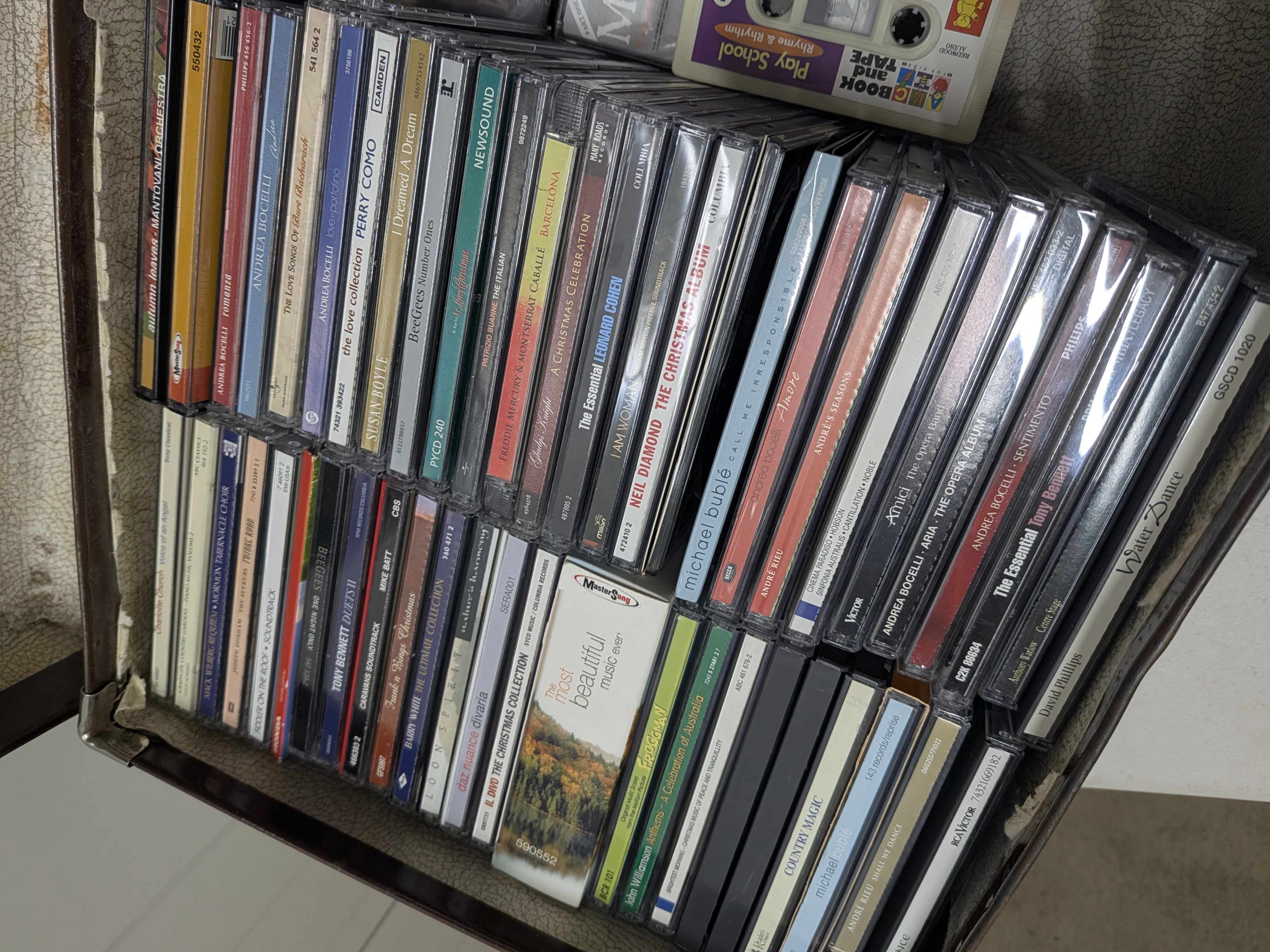 Vintage Suitcase containing an extensive collection of CDs and cassette tapes — Lot 075, photograph 3