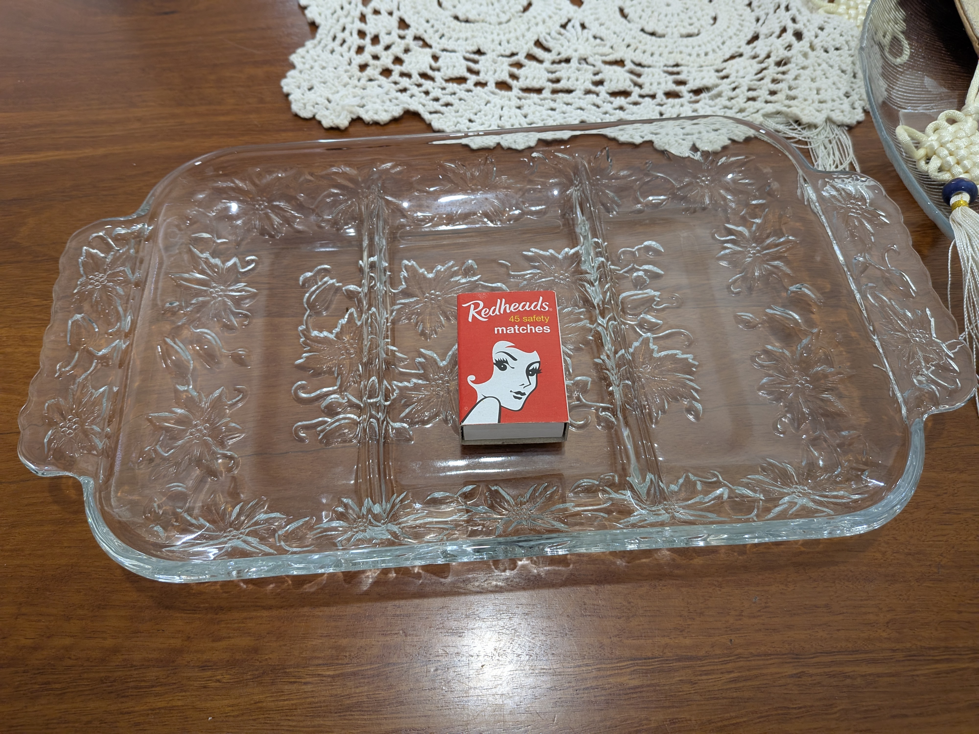 Lot of Assorted Homewares and Decorative Sundries — Lot 076, photograph 5
