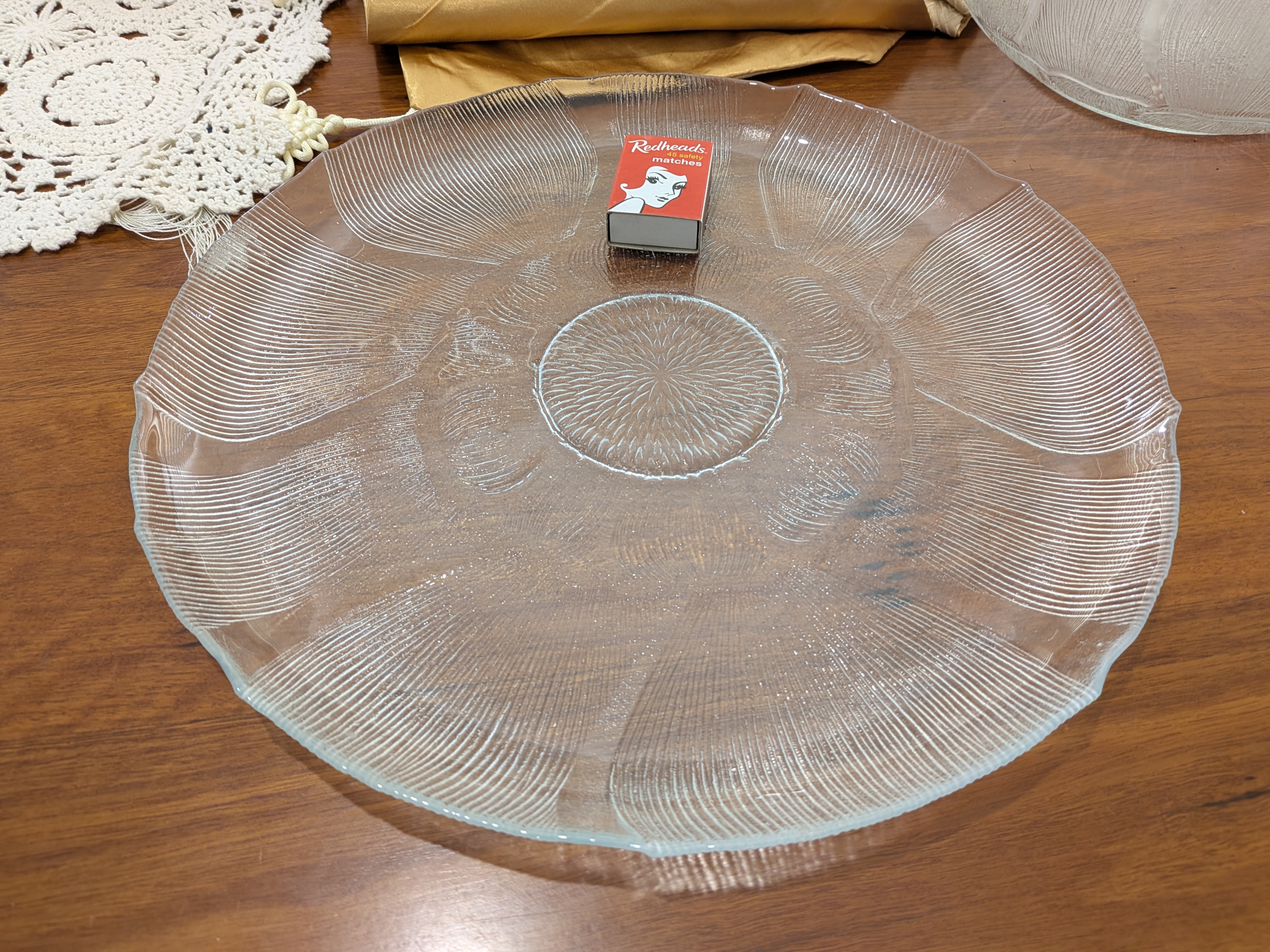 Lot of Assorted Homewares and Decorative Sundries — Lot 076, photograph 7