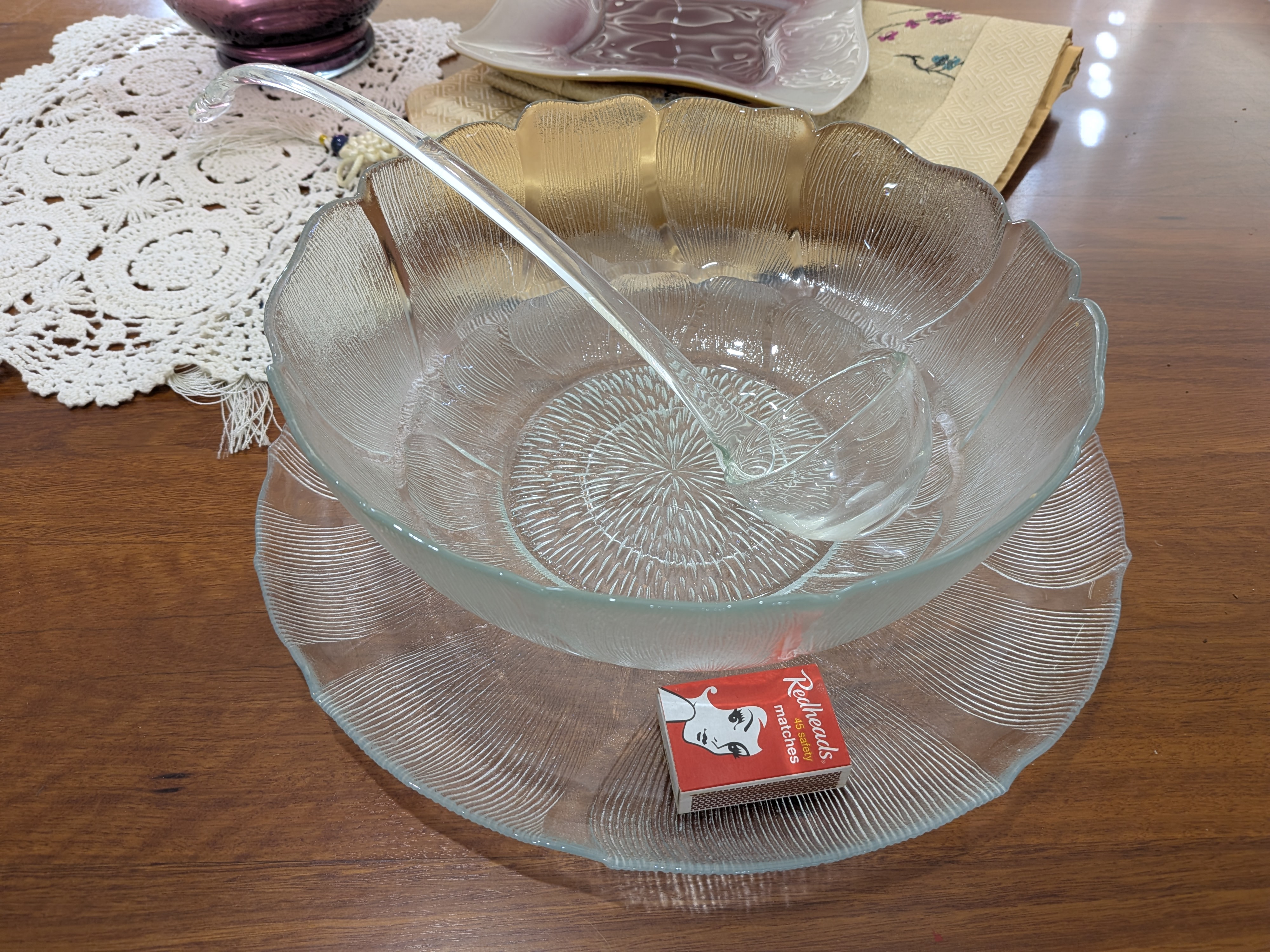 Lot of Assorted Homewares and Decorative Sundries — Lot 076, photograph 8