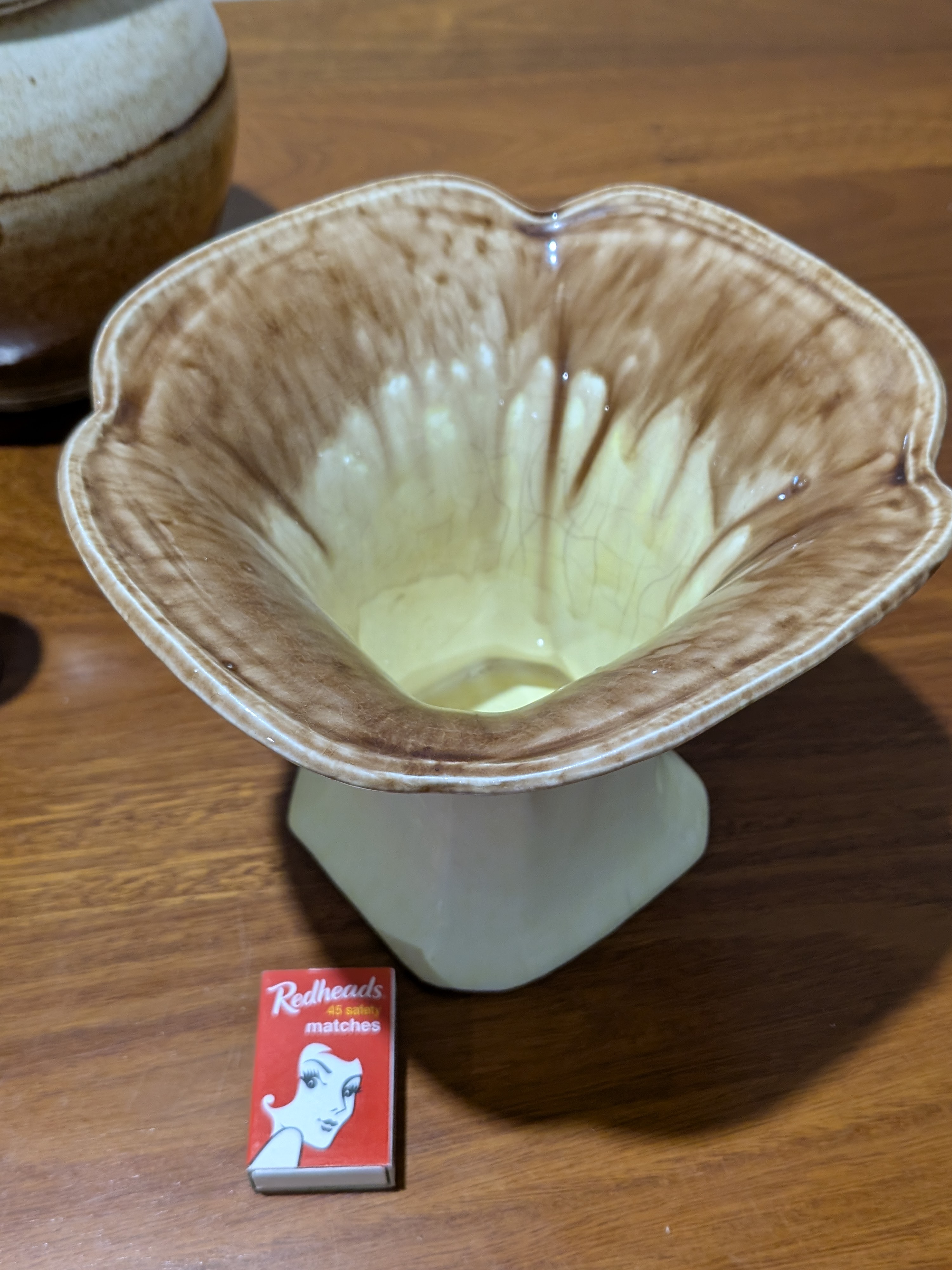 Lot of Assorted Vintage Ceramic and Wooden Sundries — Lot 077, photograph 4