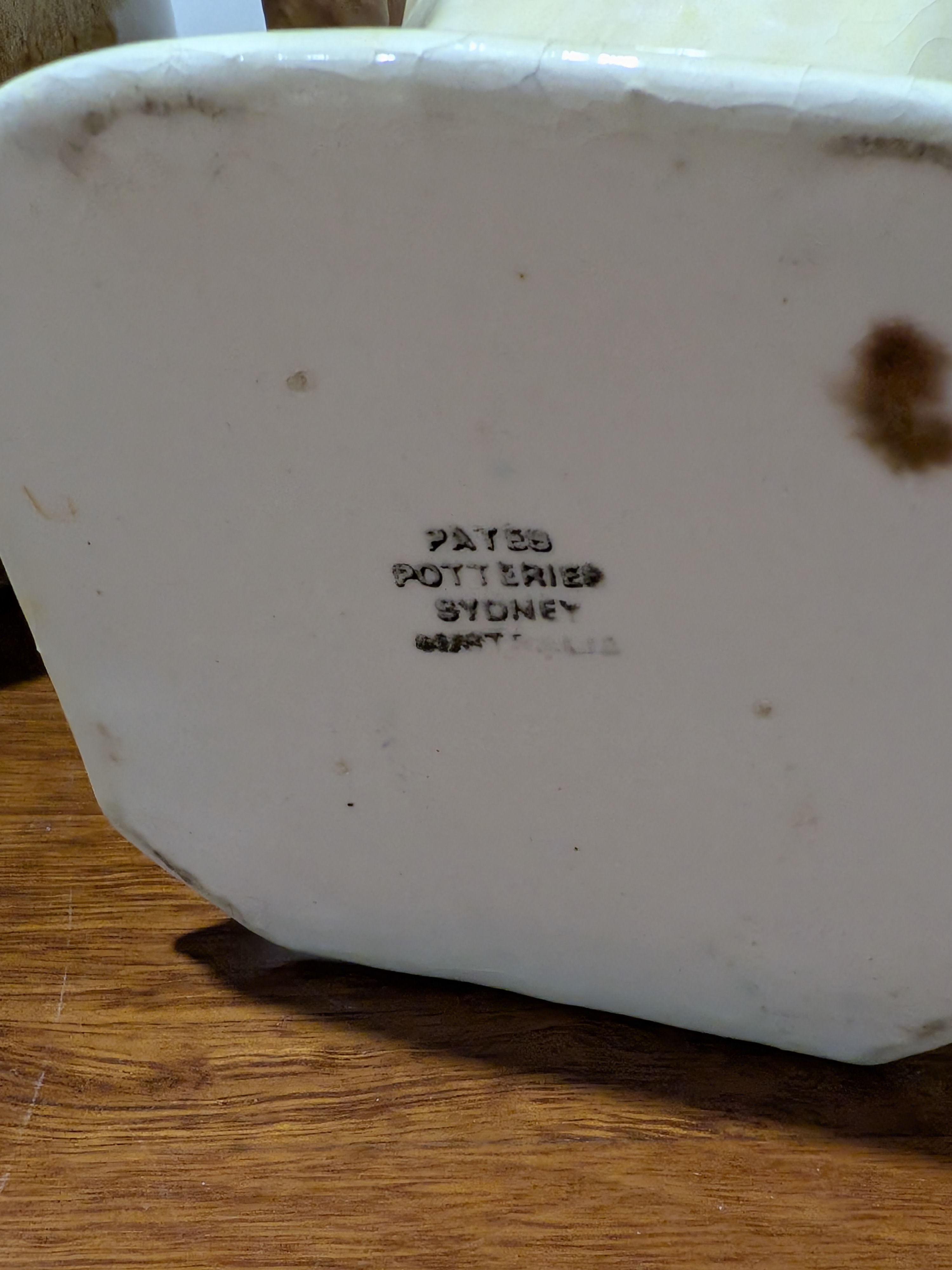 Lot of Assorted Vintage Ceramic and Wooden Sundries — Lot 077, photograph 5