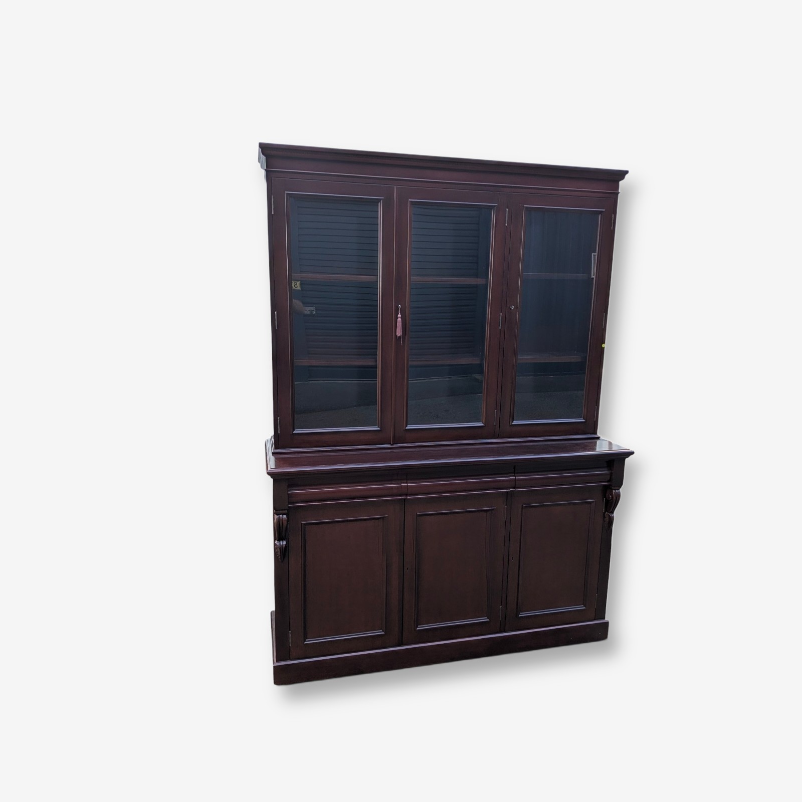 Traditional Style Mahogany Finish Display Cabinet — Lot 008