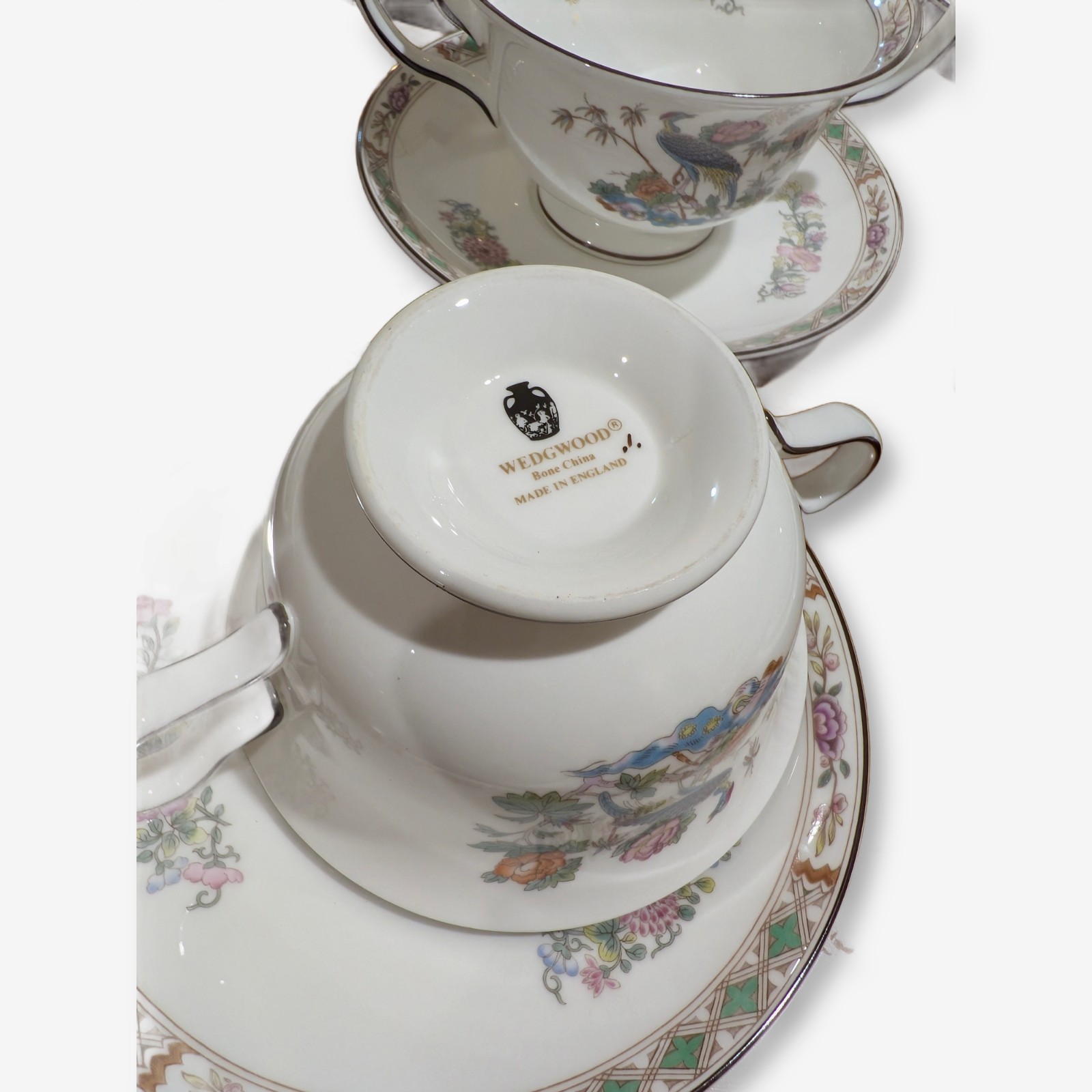 Wedgwood 'Kutani Crane' Bone China Dinner and Tea Service for eight, Made in England — Lot 081, photograph 4