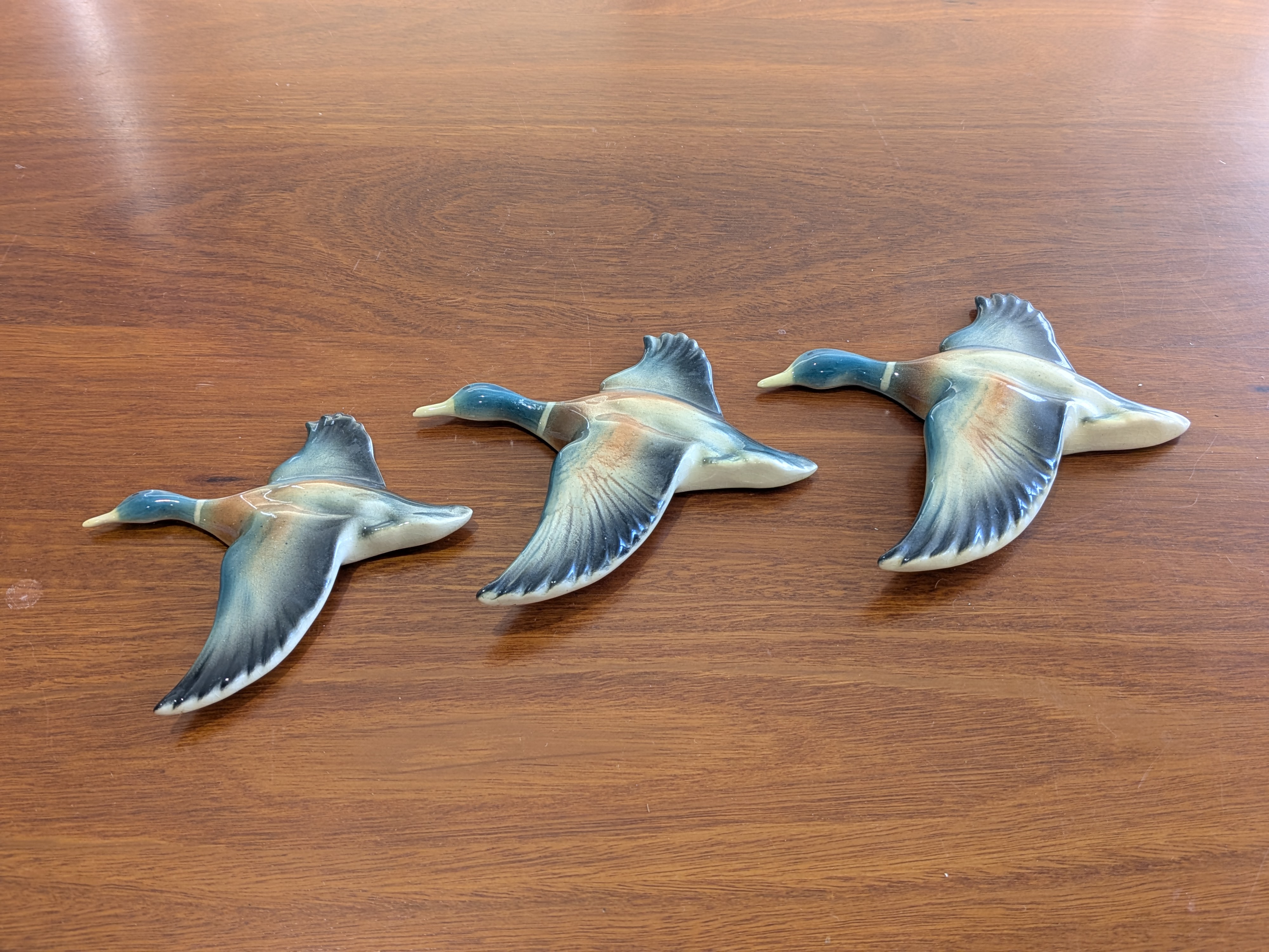 Set of Three Vintage Ceramic Flying Wall Ducks by James Almond — Lot 083