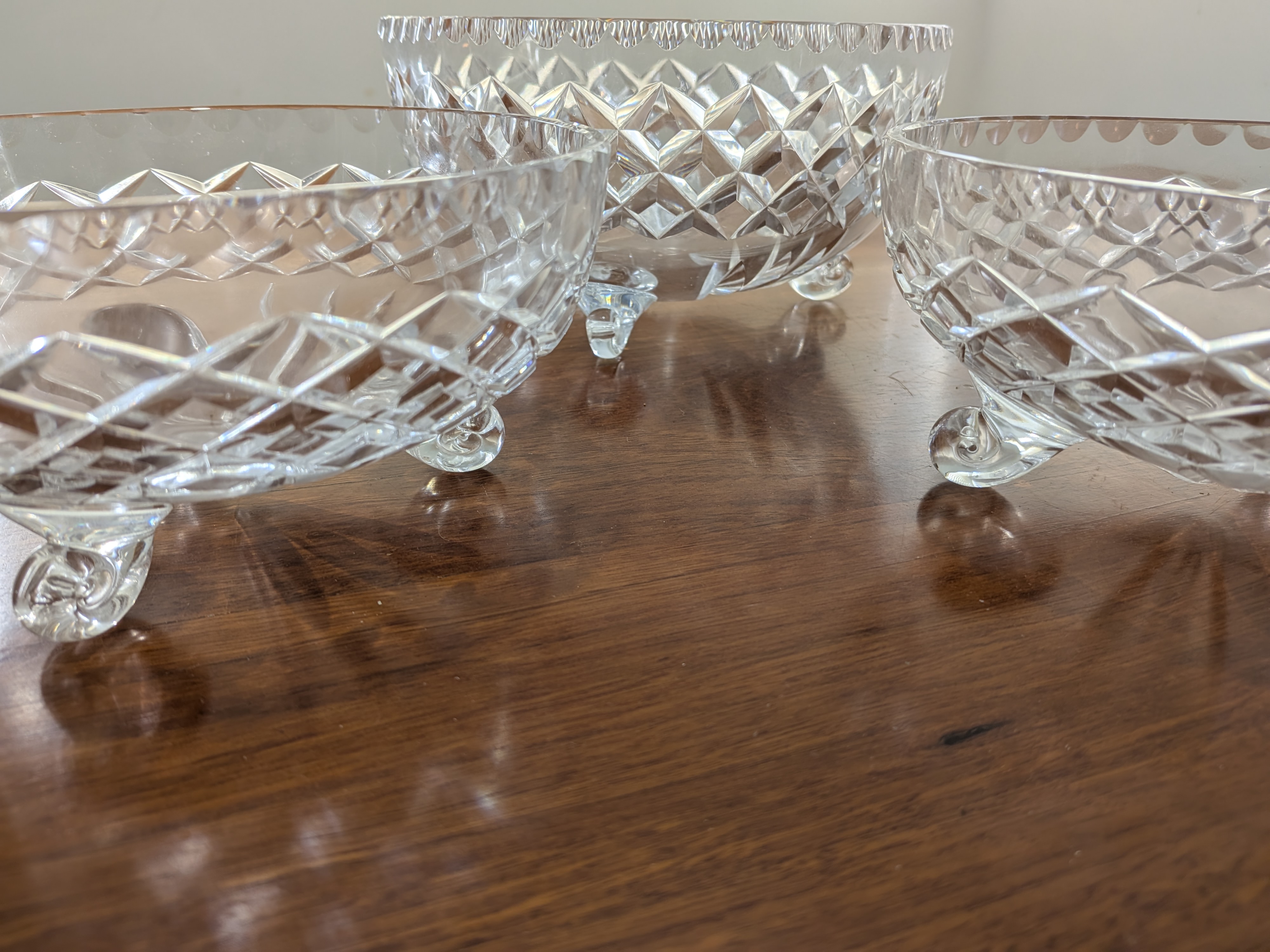 Vintage Diamond-Cut Crystal Glassware Collection, 5 Pieces — Lot 089, photograph 4