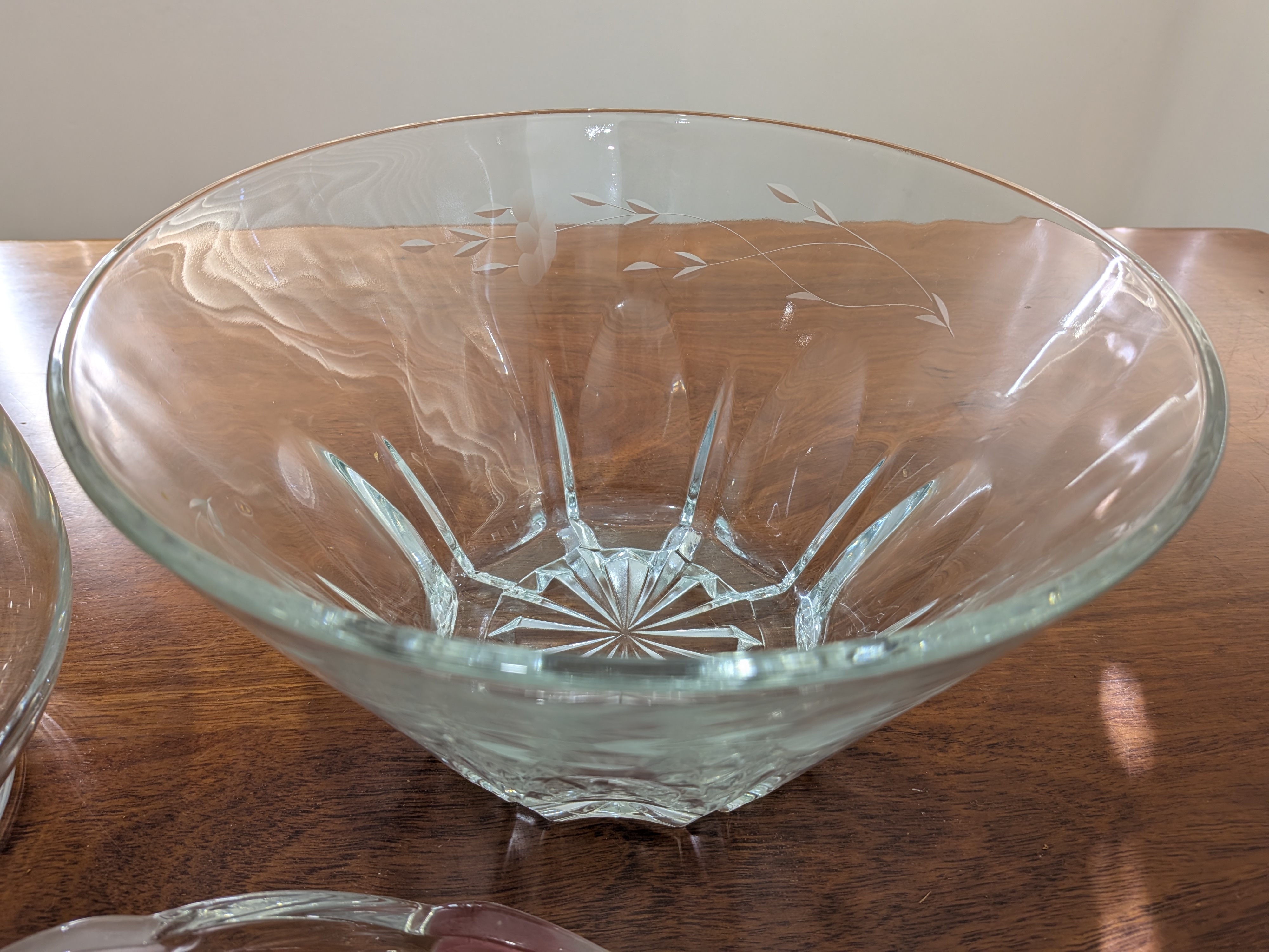 Mixed Lot of Decorative Glassware — Lot 090, photograph 4