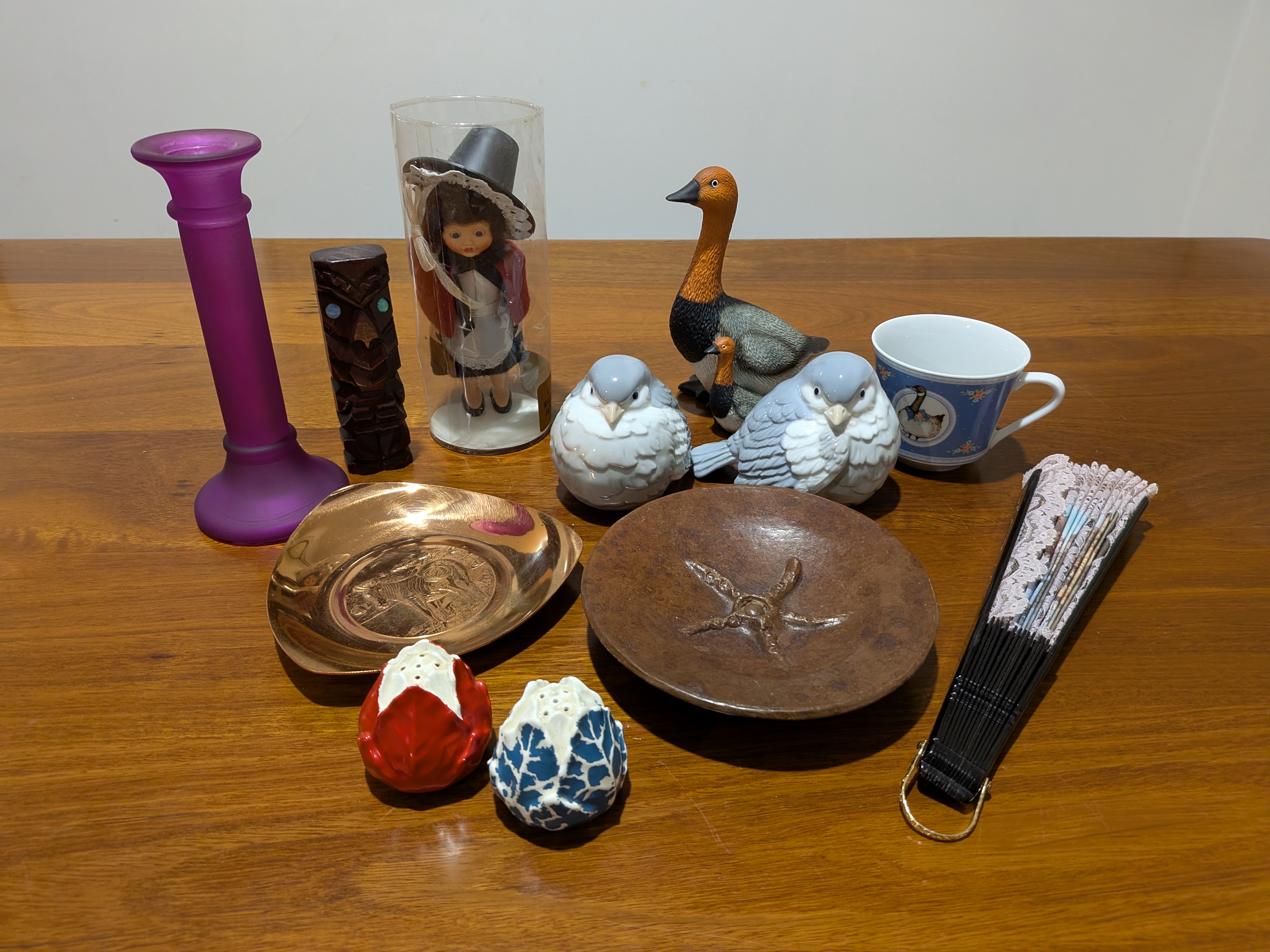 Lot of Decorative Homewares Sundries — Lot 091, photograph 2