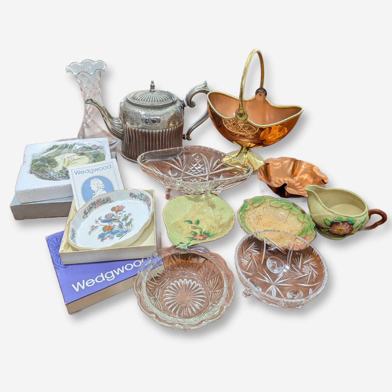 Lot of Assorted Vintage and Collectable Sundries — Lot 097
