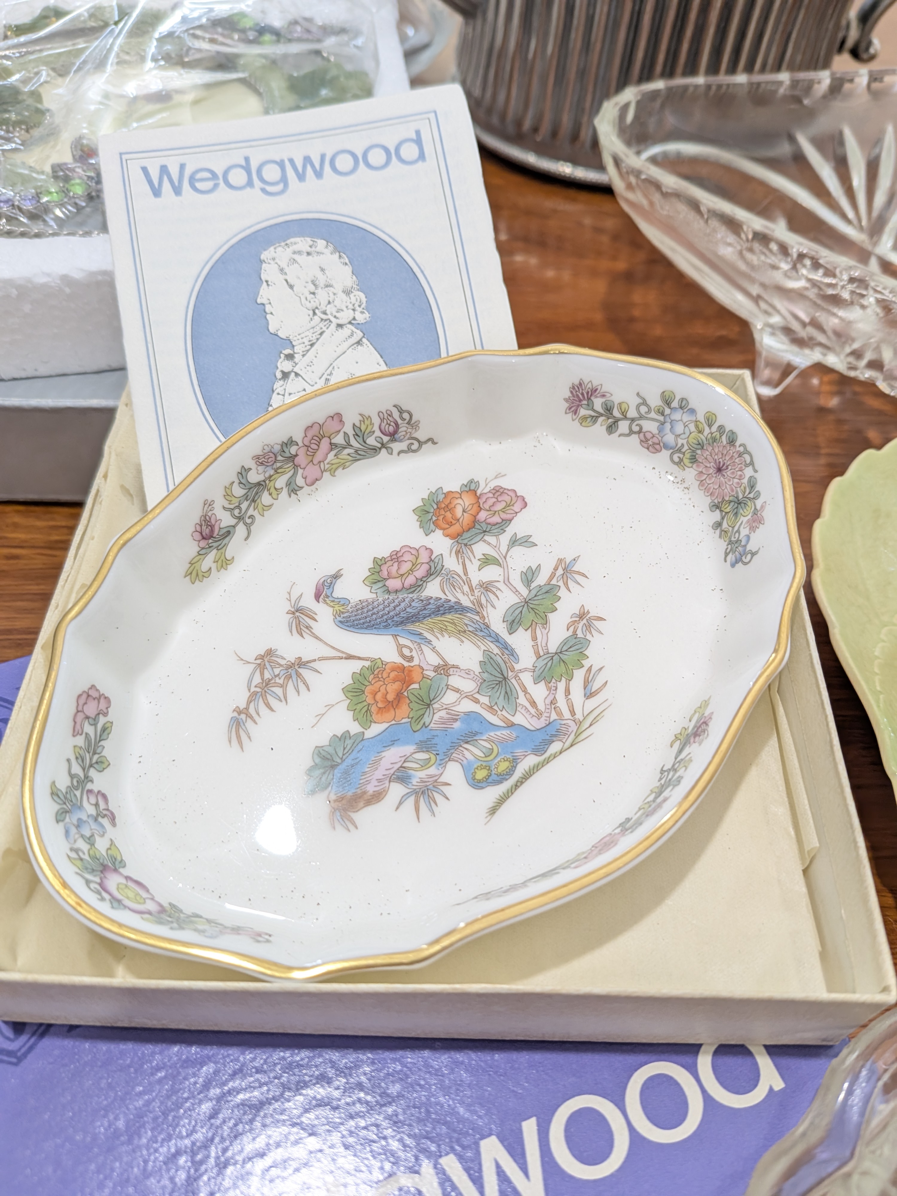 Lot of Assorted Vintage and Collectable Sundries — Lot 097, photograph 2
