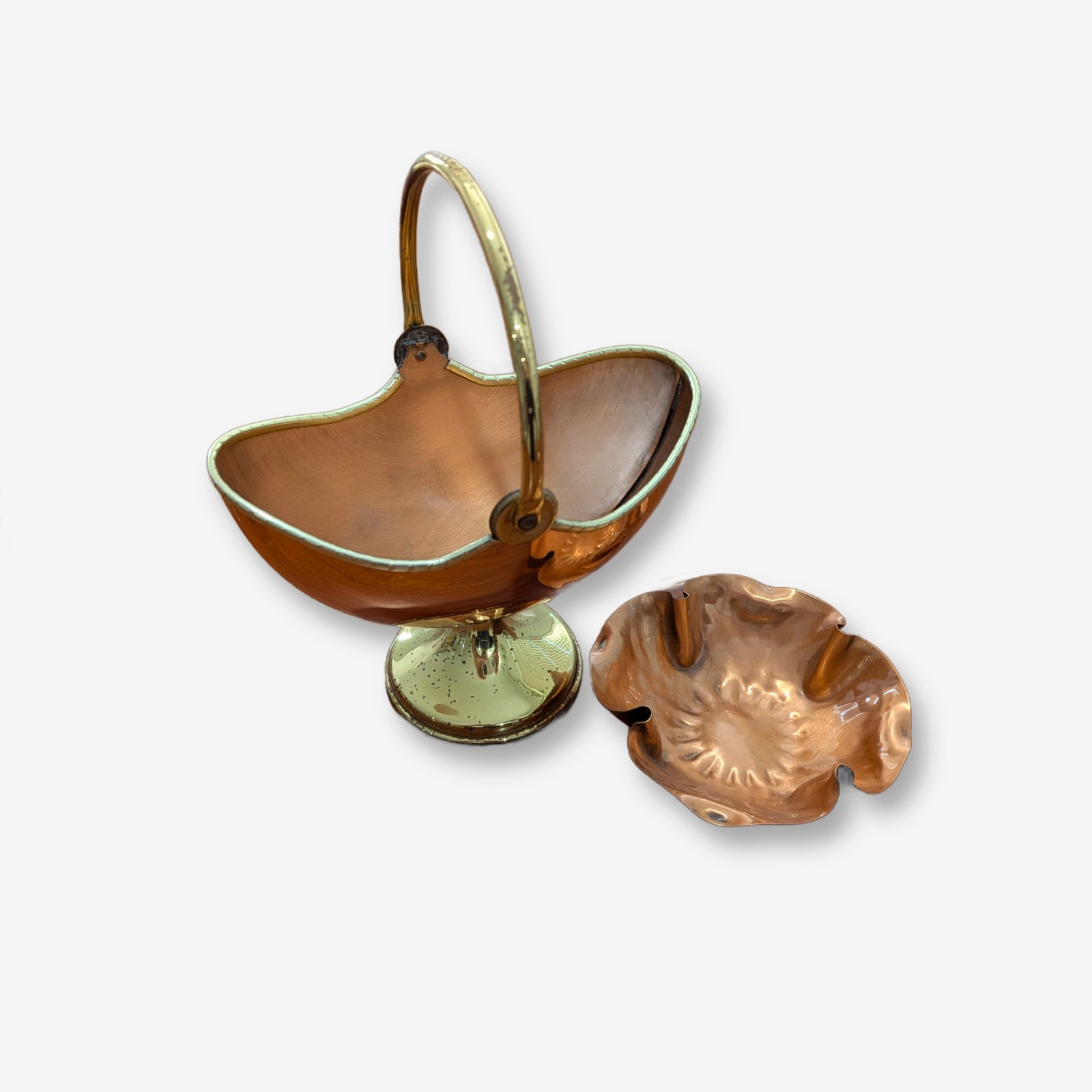 Lot of Assorted Vintage and Collectable Sundries — Lot 097, photograph 4