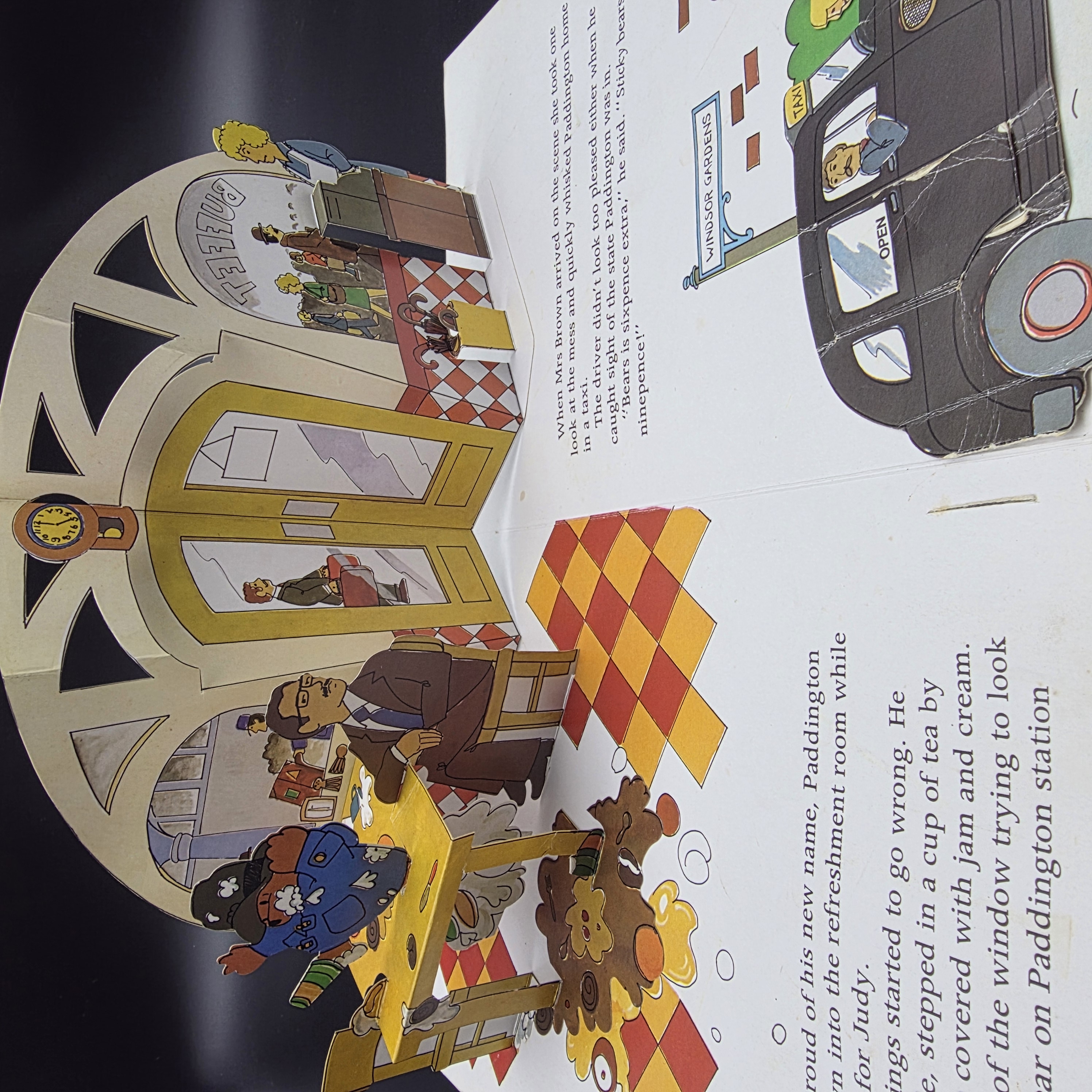 Paddington's Pop-up Book — Lot 026, photograph 5