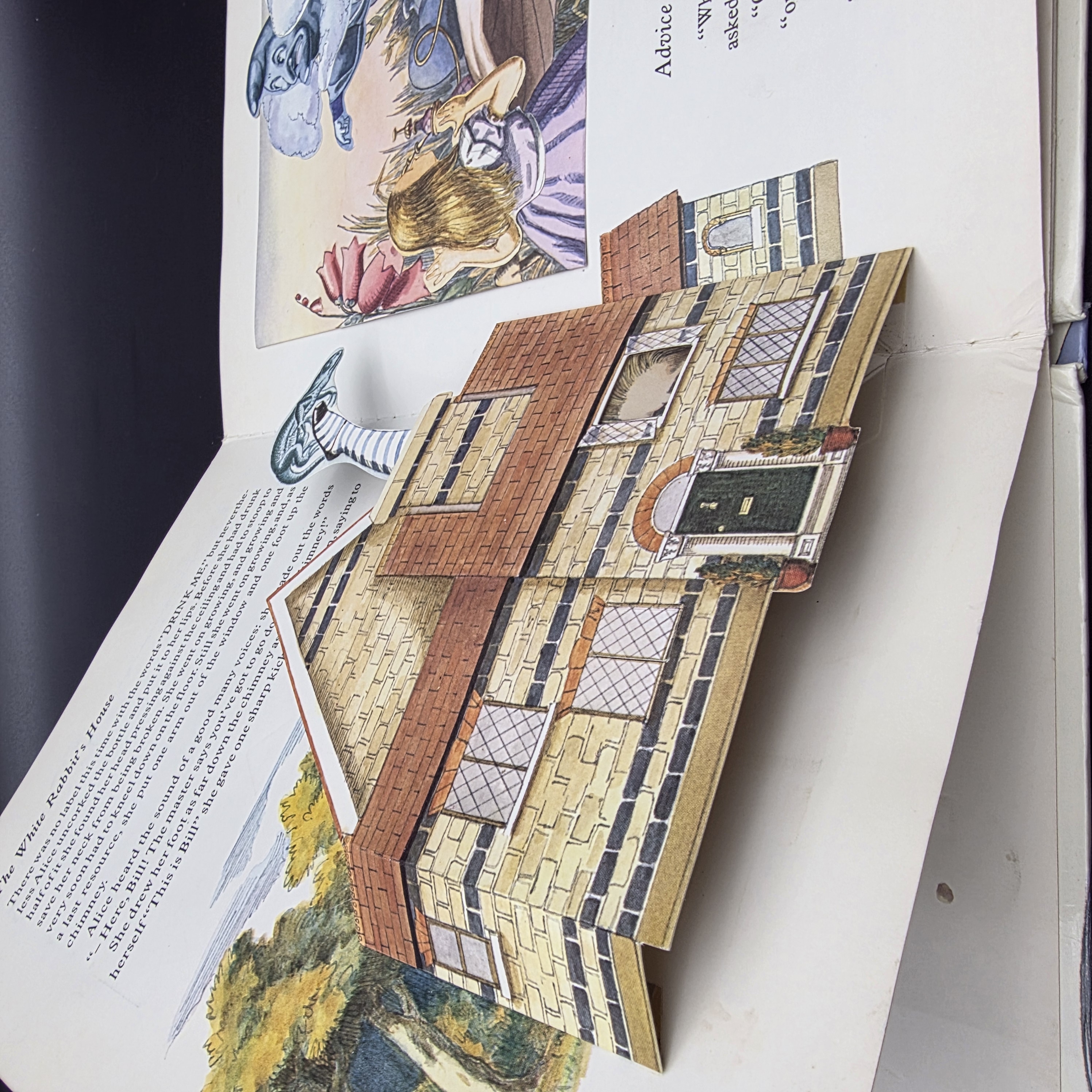 Alice's Adventures in Wonderland: A Pop-Up Book — Lot 002, photograph 3