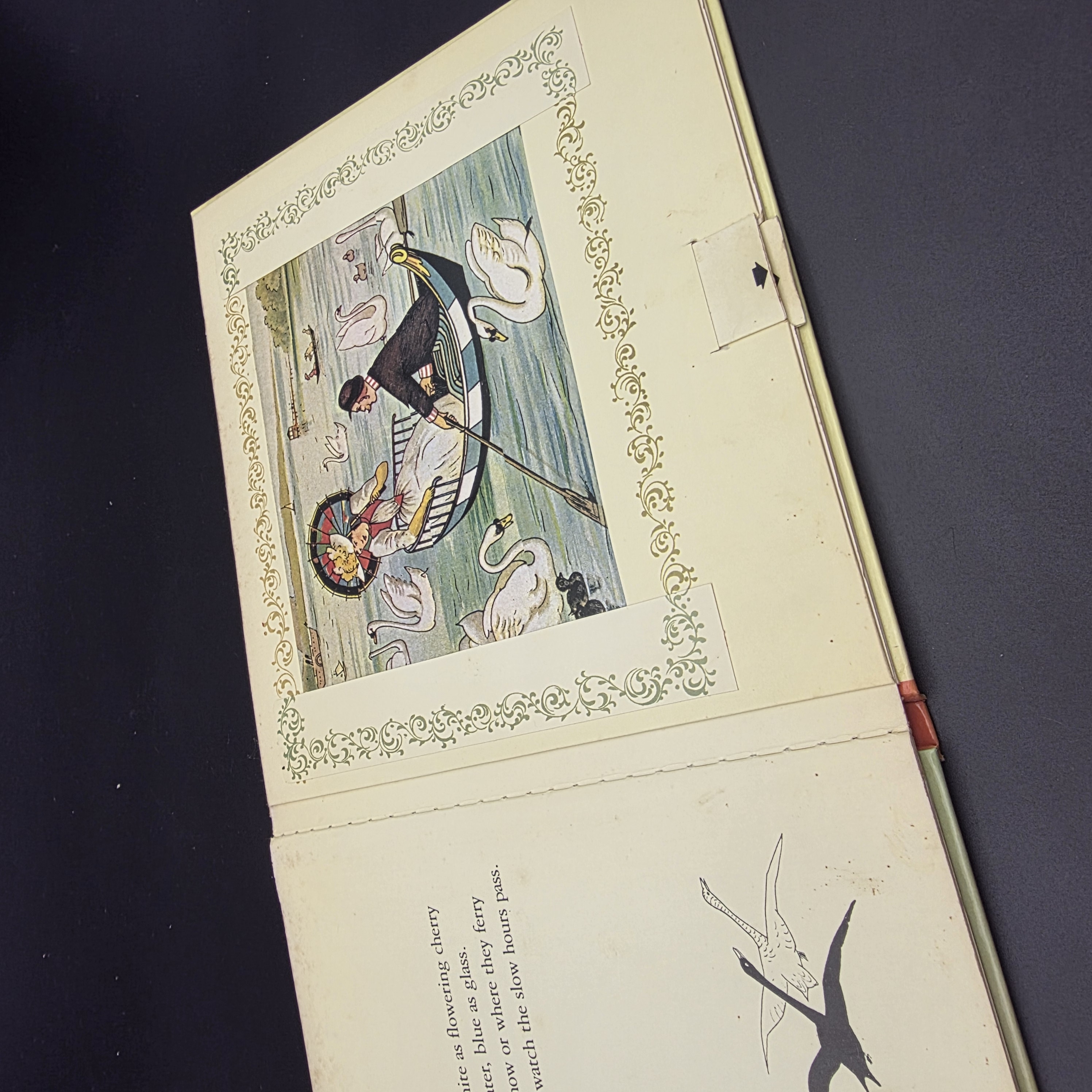 Surprise! Surprise! A reproduction of an antique book of magical moving pictures by Lothar Meggendorfer — Lot 032, photograph 4