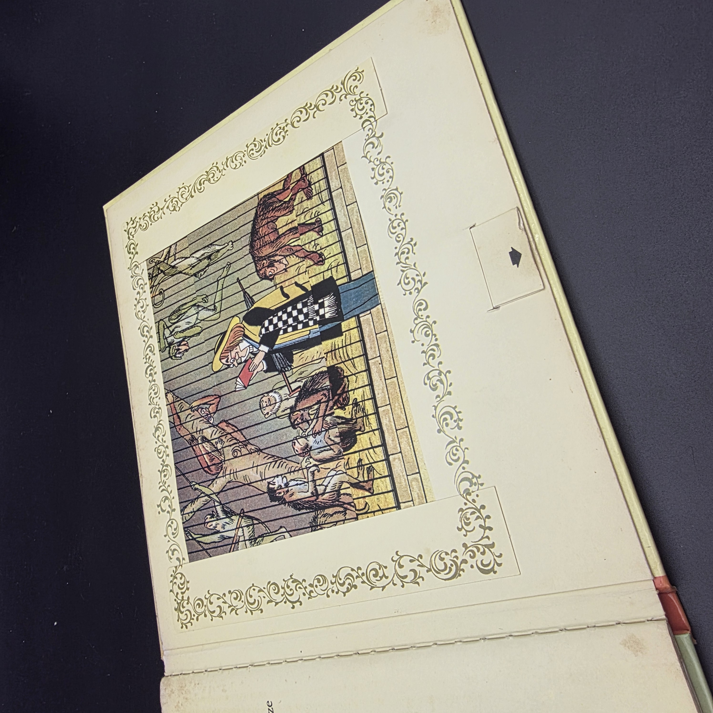 Surprise! Surprise! A reproduction of an antique book of magical moving pictures by Lothar Meggendorfer — Lot 032, photograph 5