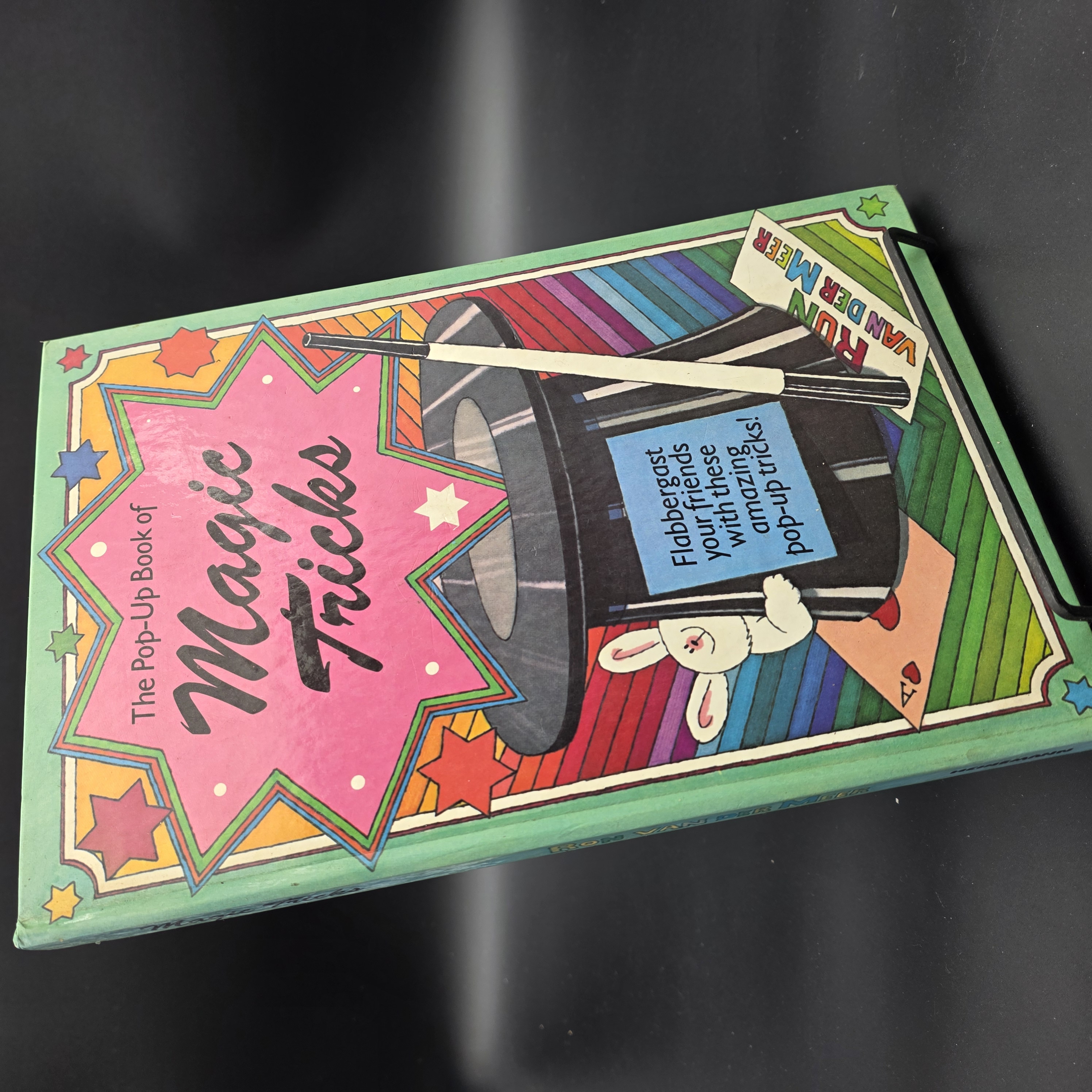 The Pop-up Book of Magic Tricks Flabbergast Your Friends with These Amazing Pop- — Lot 025, photograph 1
