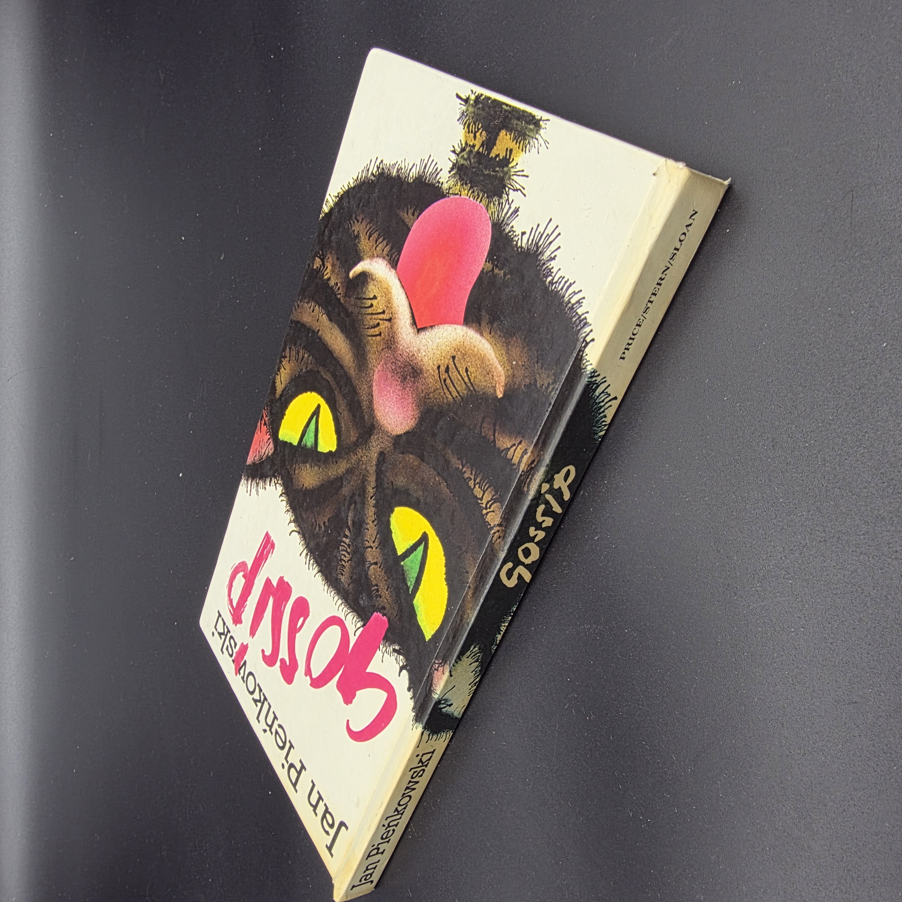 Jan Pieńkowski's Gossip Pop-Up Book, 1983 — Lot 039, photograph 2