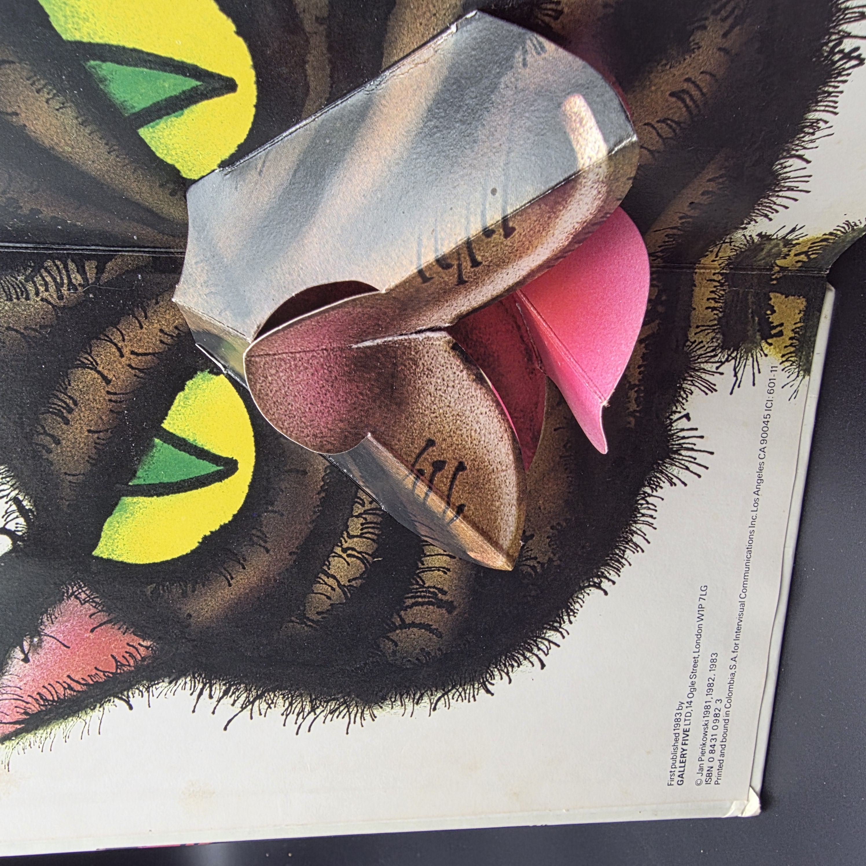 Jan Pieńkowski's Gossip Pop-Up Book, 1983 — Lot 039, photograph 7