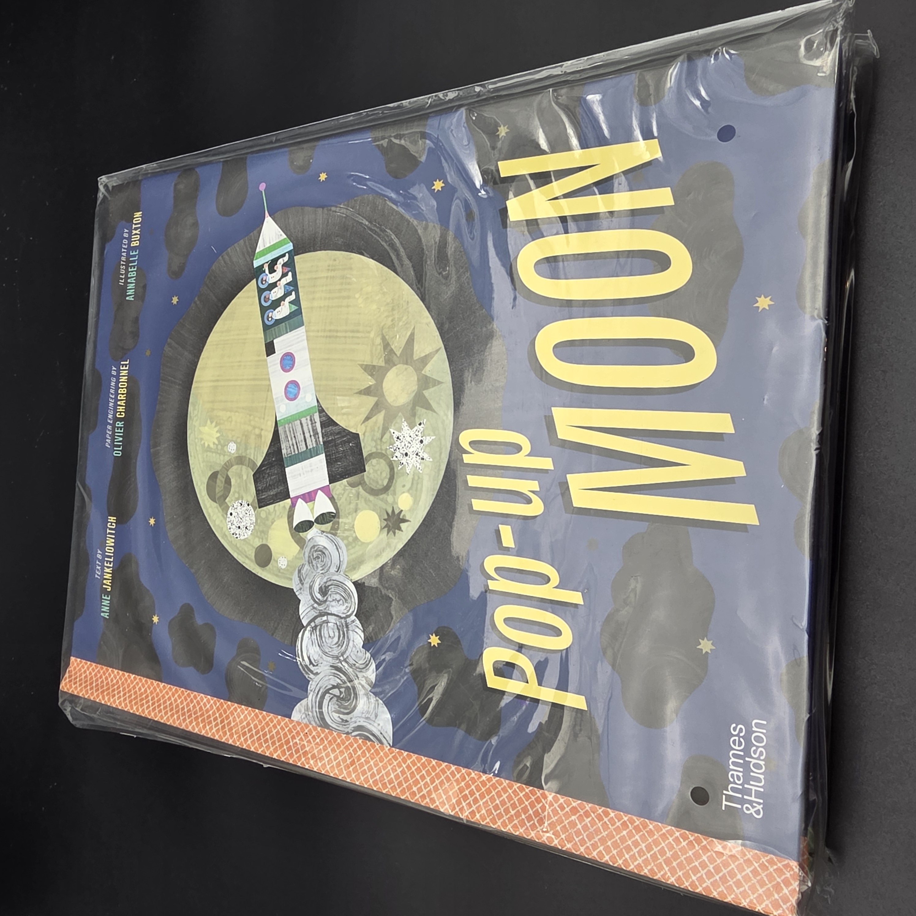 A Pair of New Sealed Pop-up Books: "Pop-up Moon" & "Pop-up Earth" — Lot 048, photograph 2