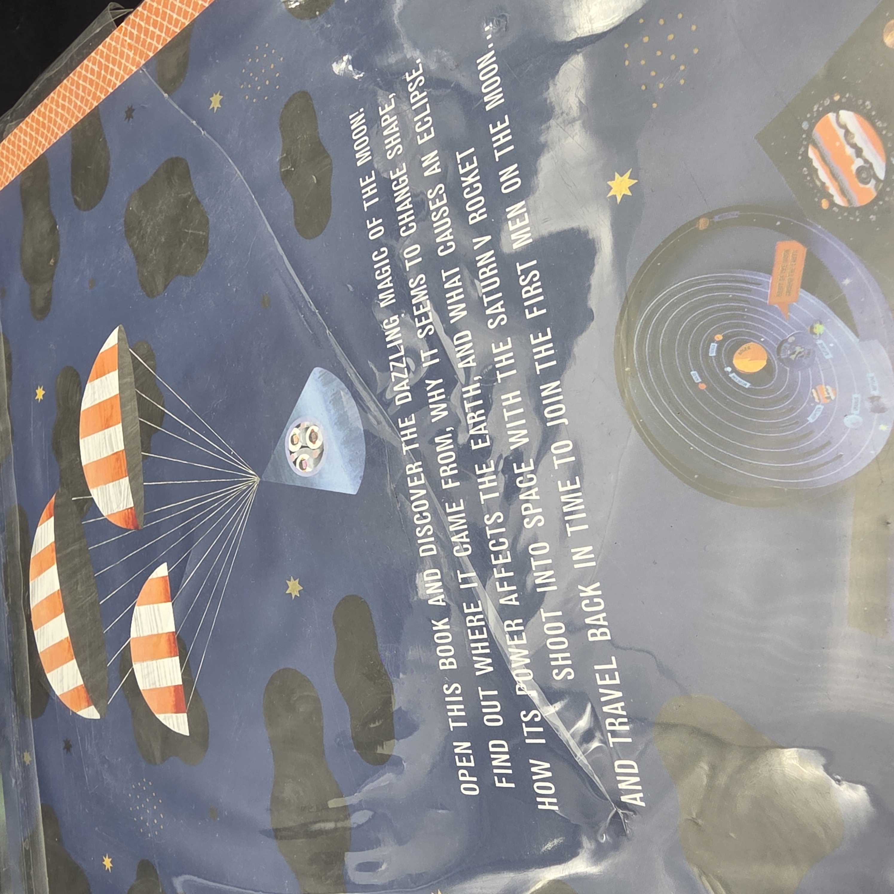 A Pair of New Sealed Pop-up Books: "Pop-up Moon" & "Pop-up Earth" — Lot 048, photograph 5