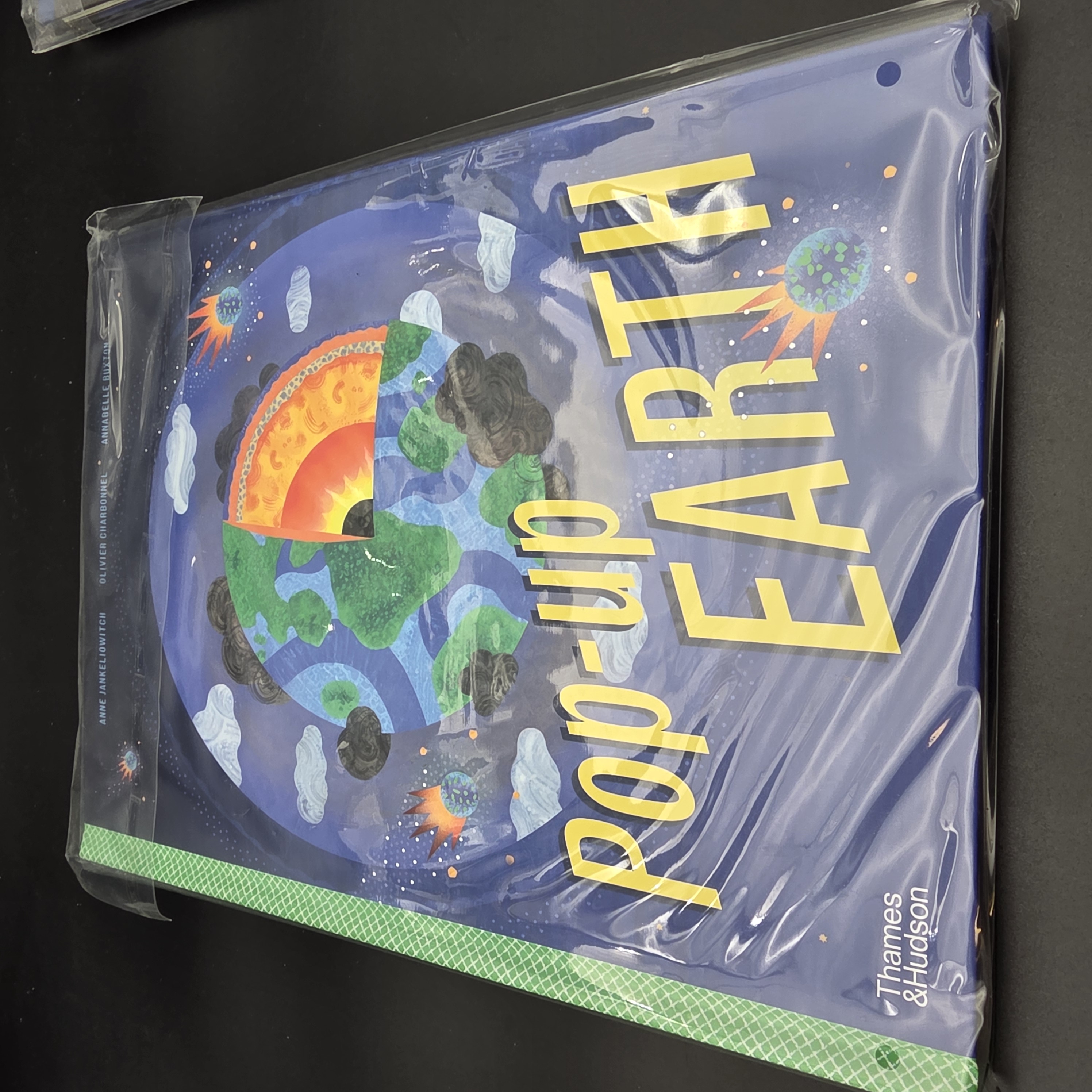 A Pair of New Sealed Pop-up Books: "Pop-up Moon" & "Pop-up Earth" — Lot 048, photograph 6